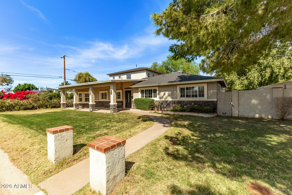 Photo of 4956 E Clarendon Avenue, Phoenix, AZ 85018 (MLS # 6998343)