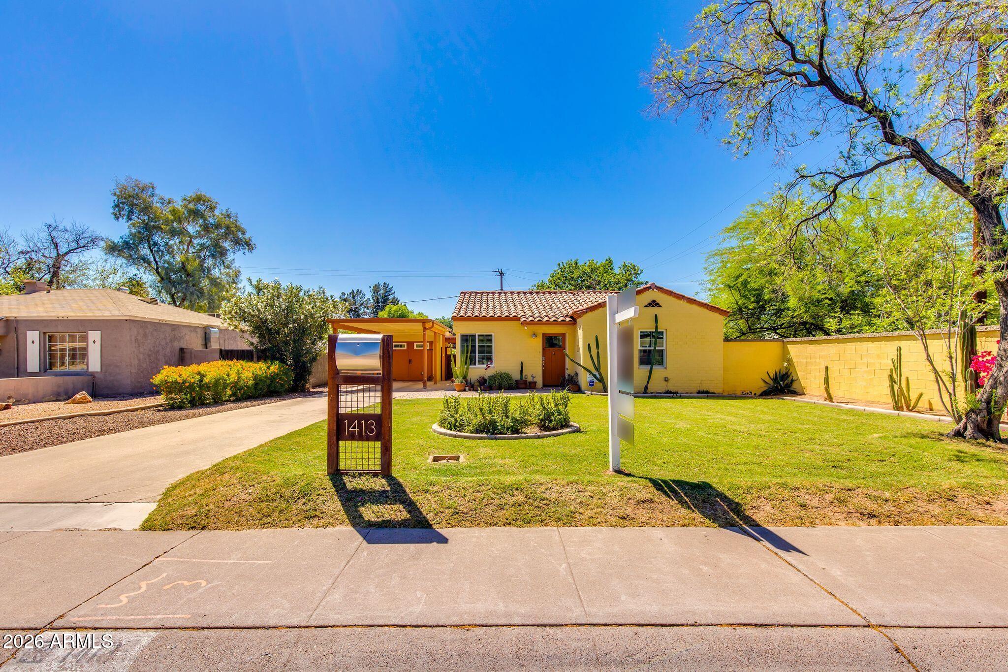 1413 W GLENROSA Avenue