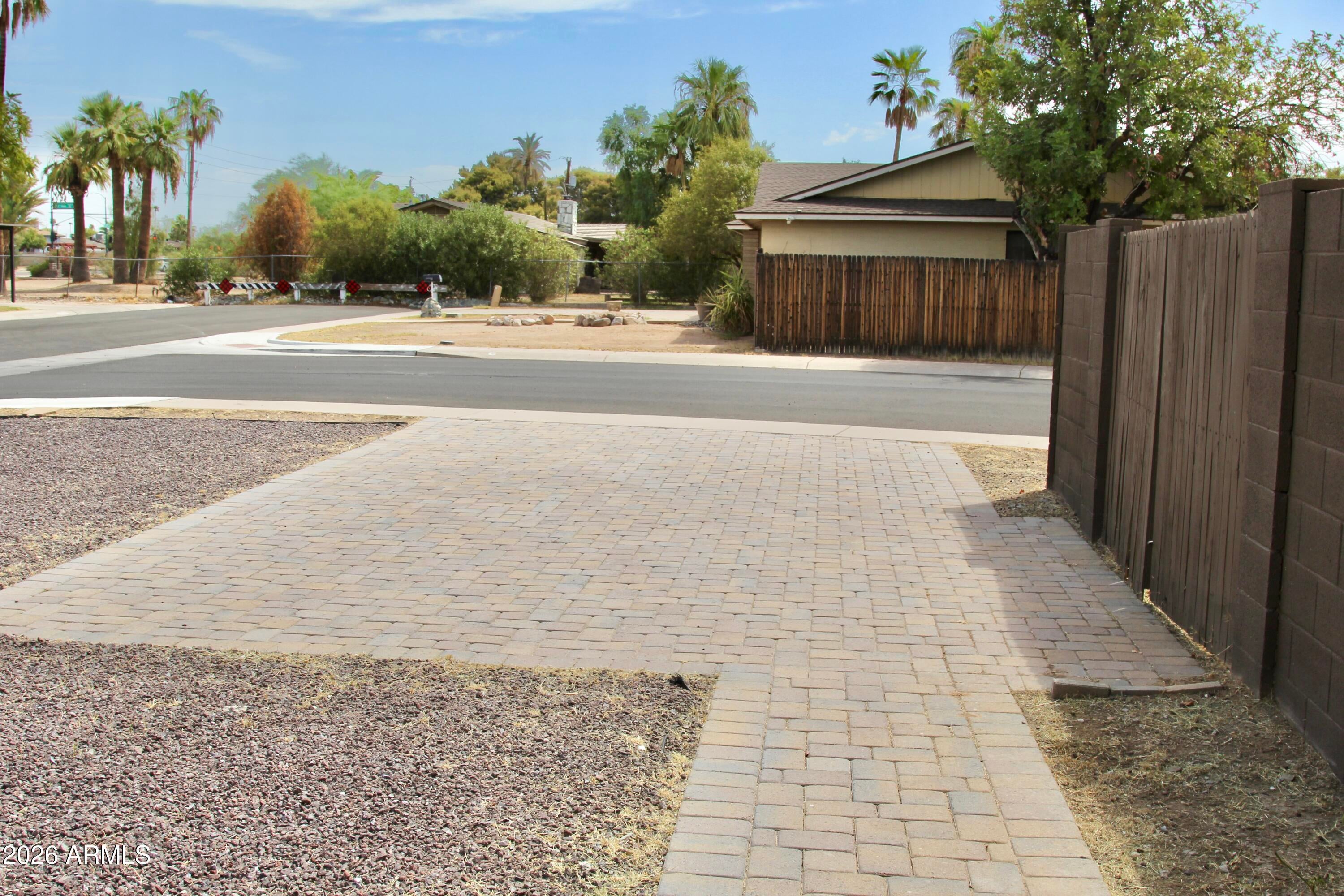 3941 W DESERT HILLS Drive