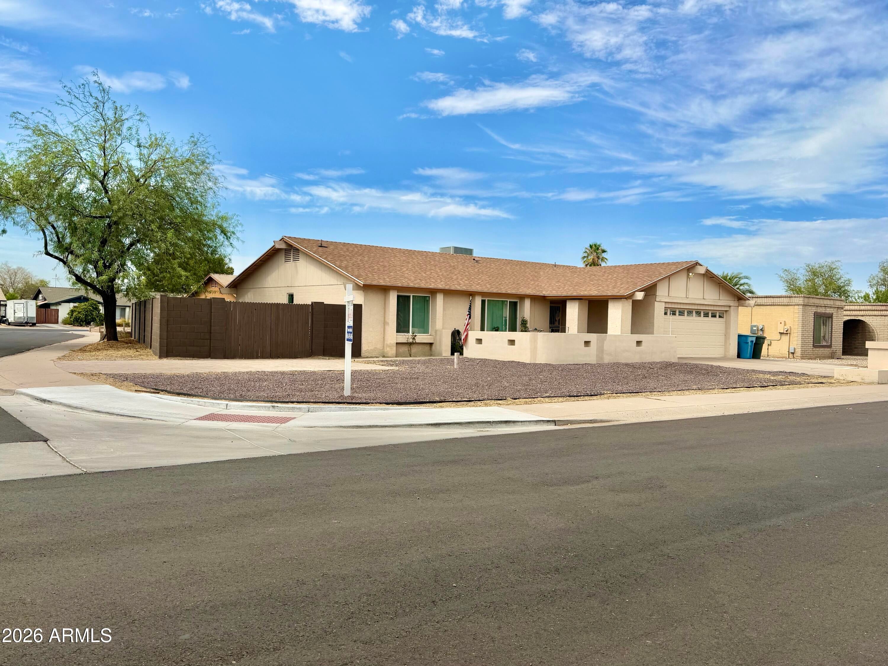 3941 W DESERT HILLS Drive