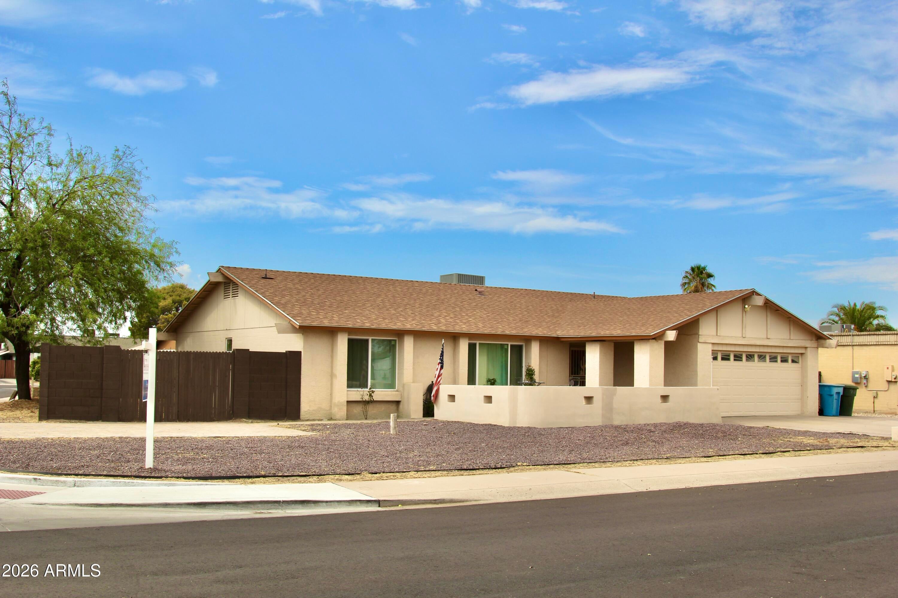 3941 W DESERT HILLS Drive