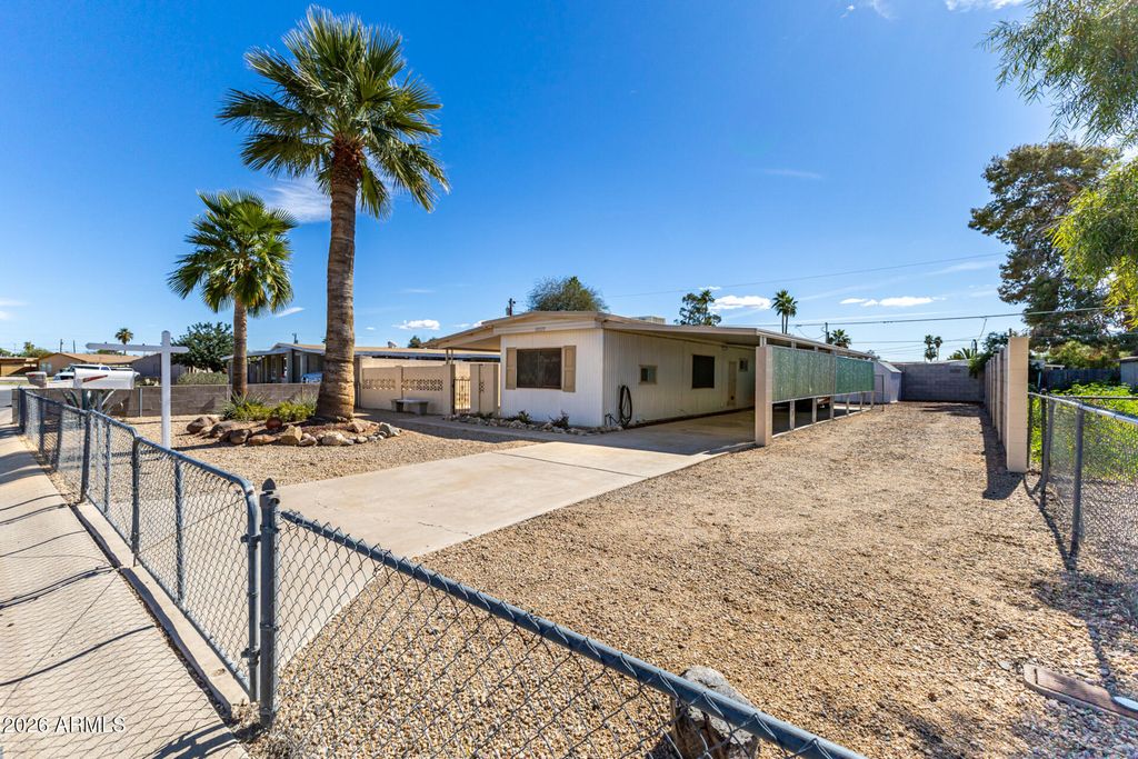 Photo of 10839 W Michael Drive, Peoria, AZ 85373 (MLS # 6988024)