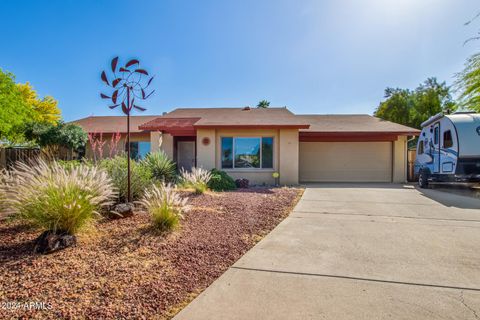Single Family Residence in Phoenix AZ 2601 SHANGRI LA Road.jpg