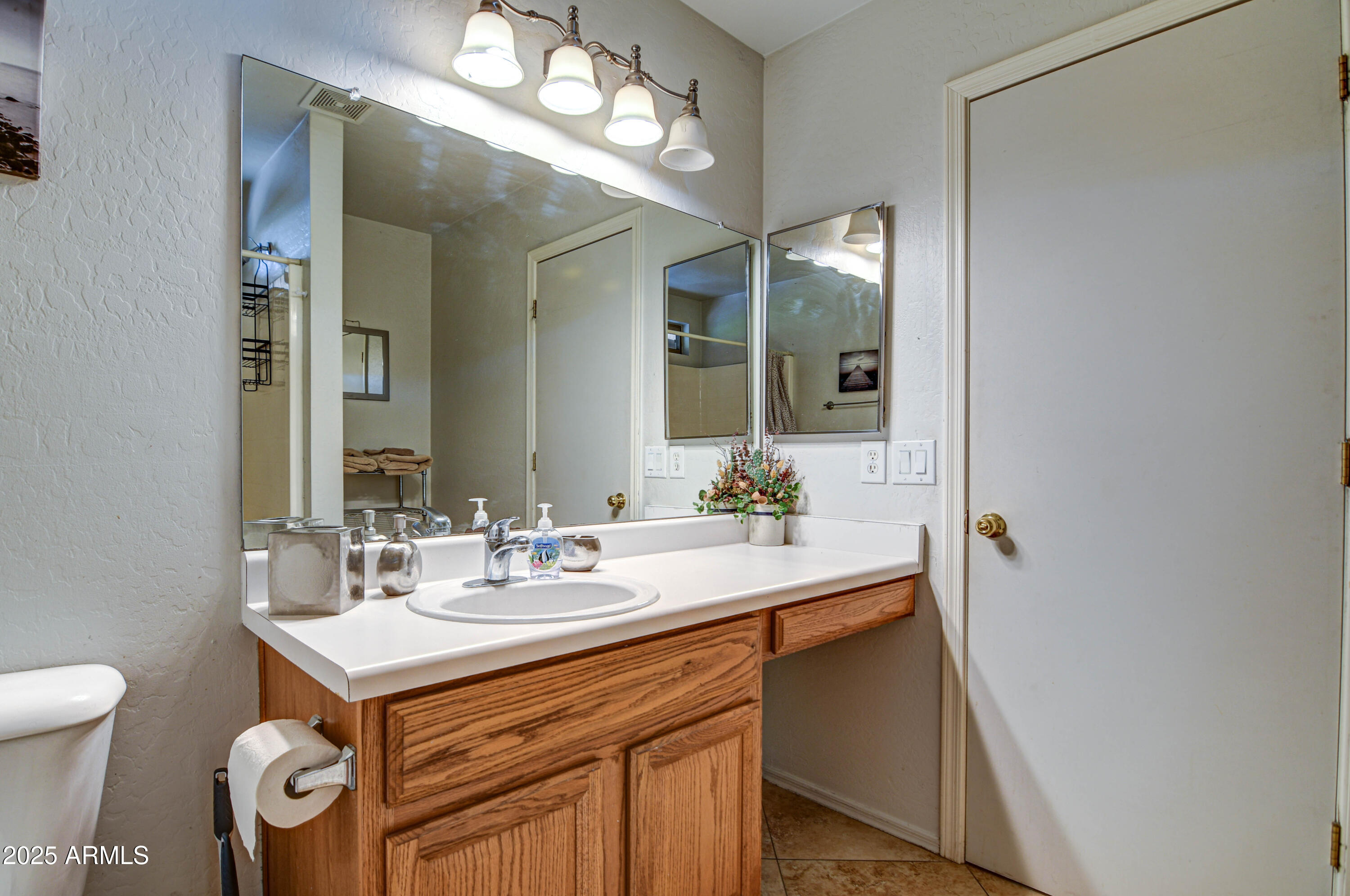 13037 W LISBON Lane