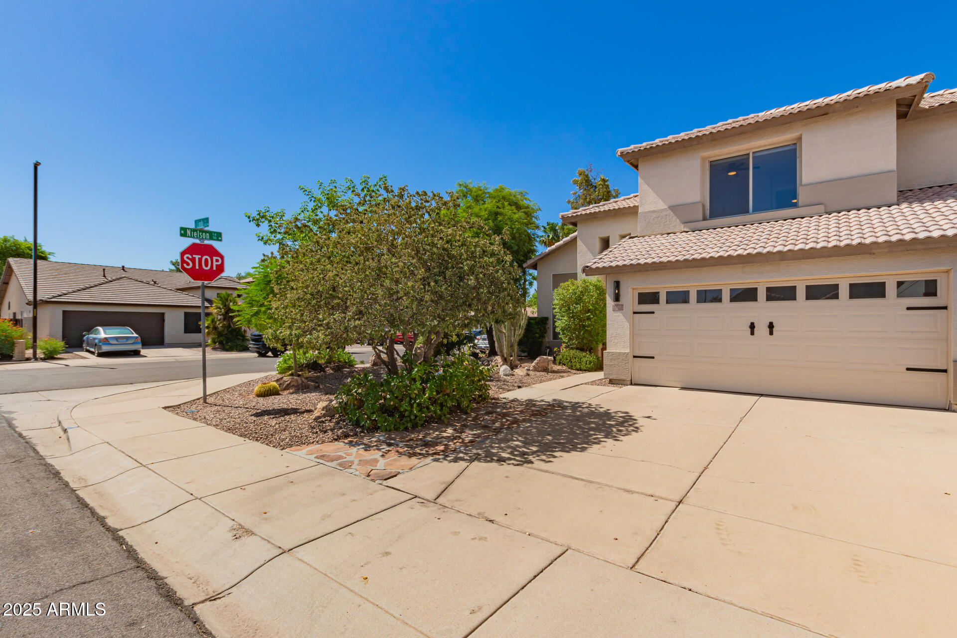 1012 E LINDA Lane