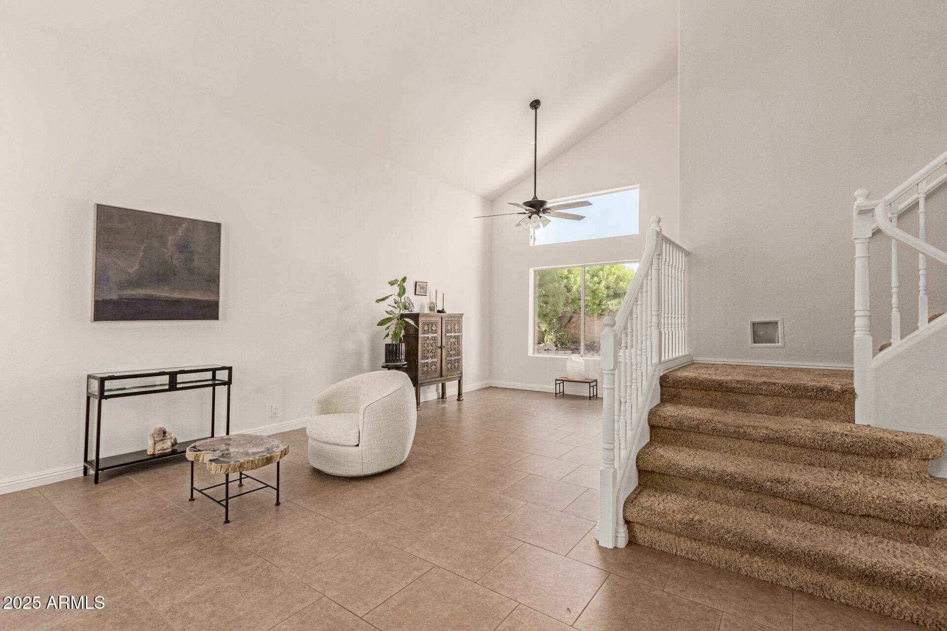 1012 E LINDA Lane