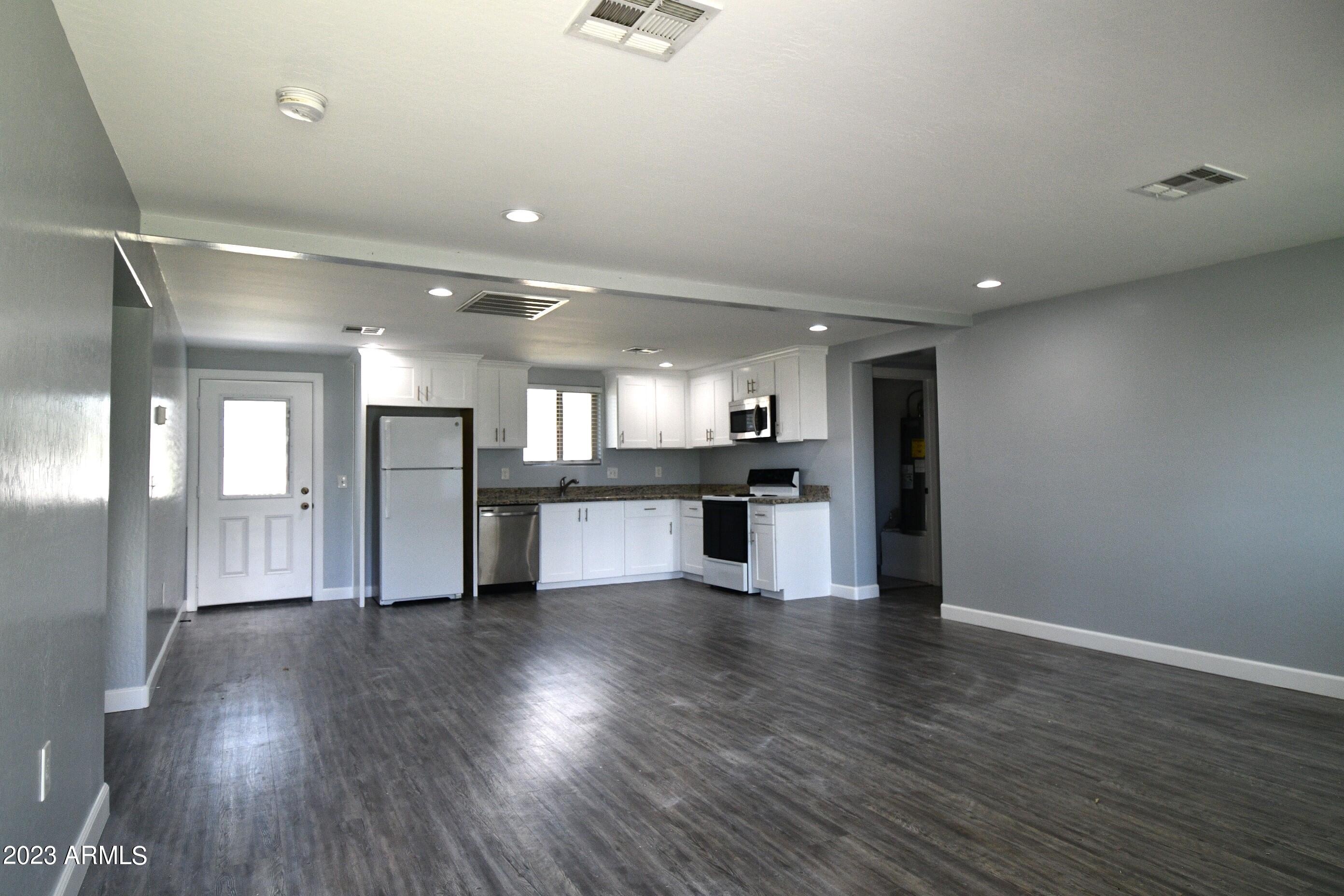 3018 W HAZELWOOD Street