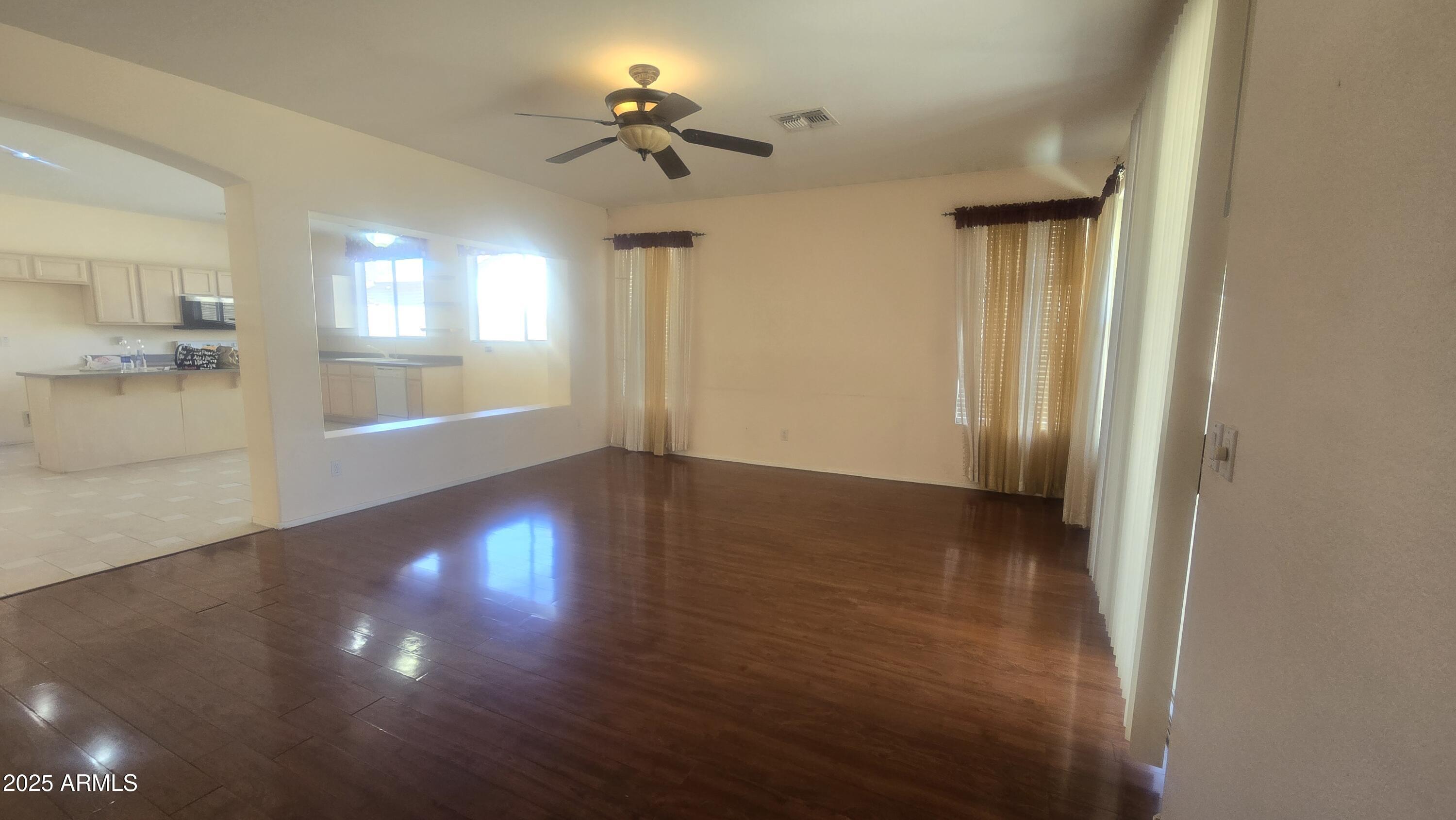 1353 W Roadrunner Drive