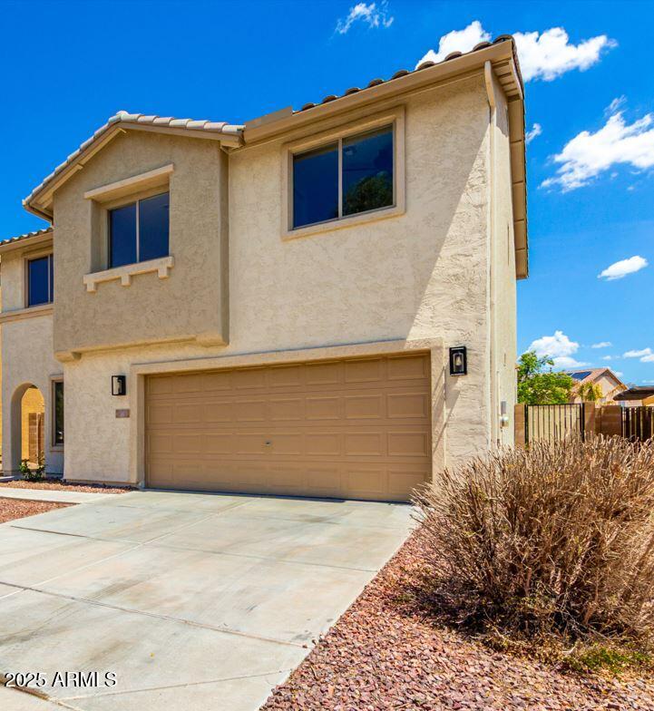 2901 N DAISY Drive