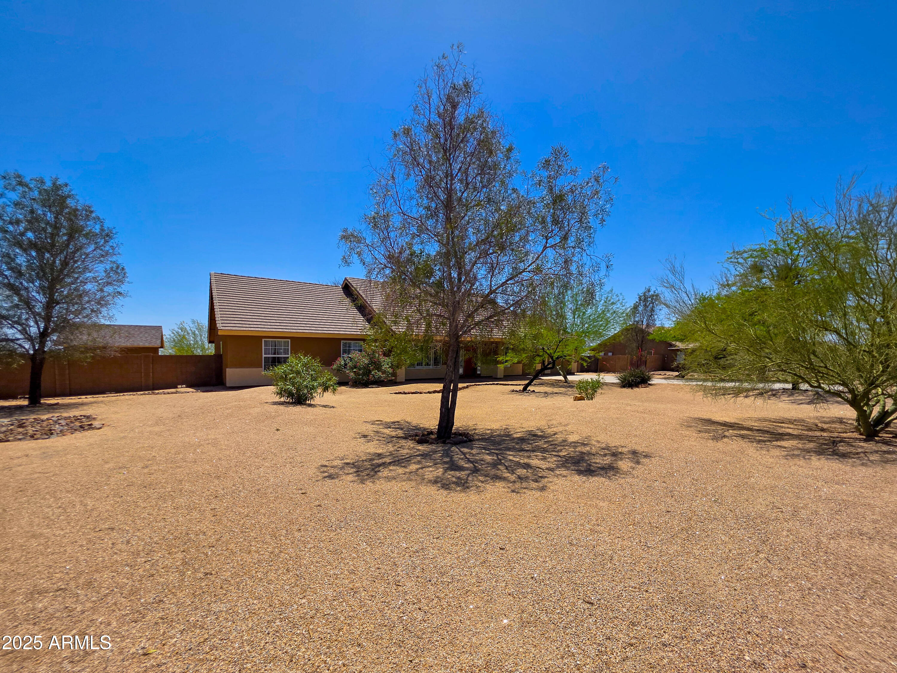 1703 E MADDOCK Road