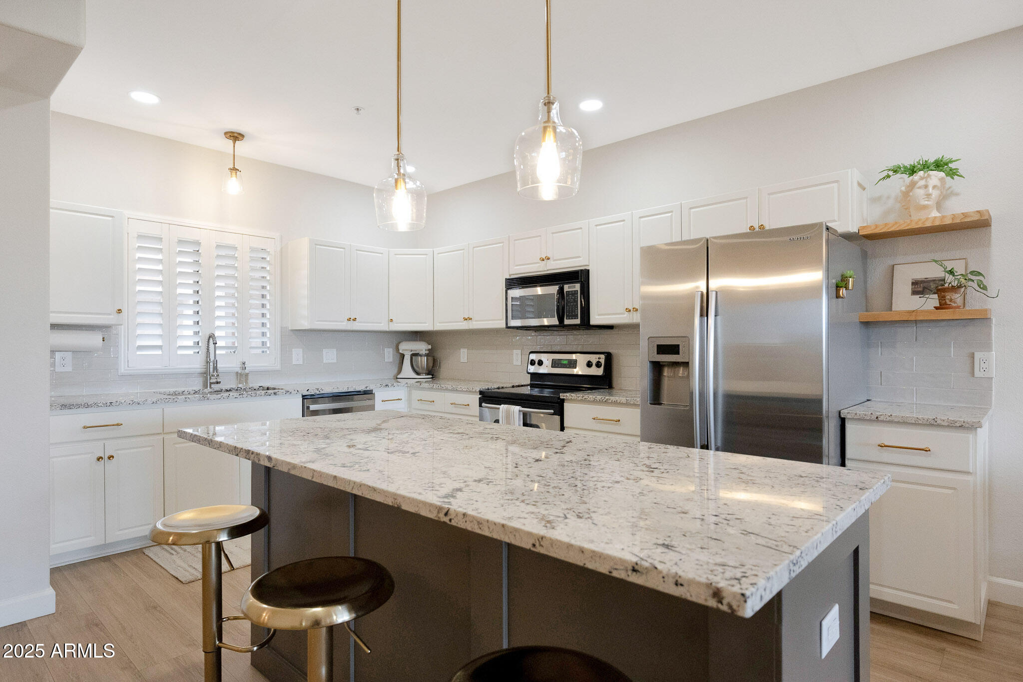 920 E DEVONSHIRE Avenue 4004