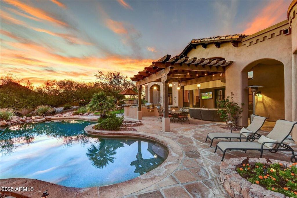 Photo of 6231 E Flat Iron Loop, Gold Canyon, AZ 85118 (MLS # 6944120)