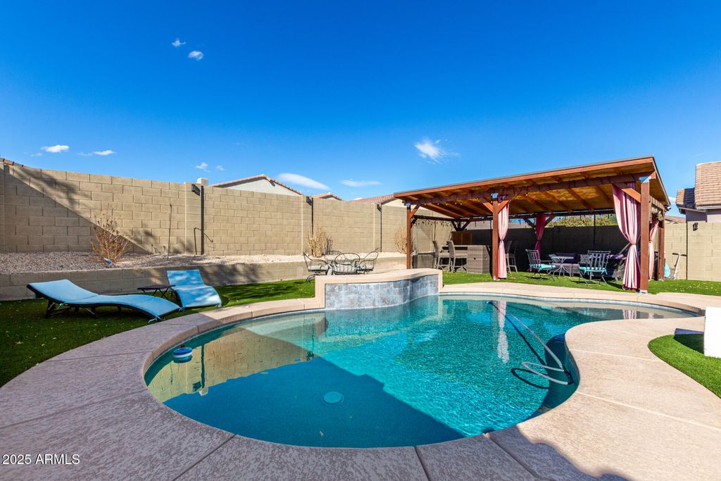 Photo of 18452 E El Amancer, Gold Canyon, AZ 85118 (MLS # 6917361)