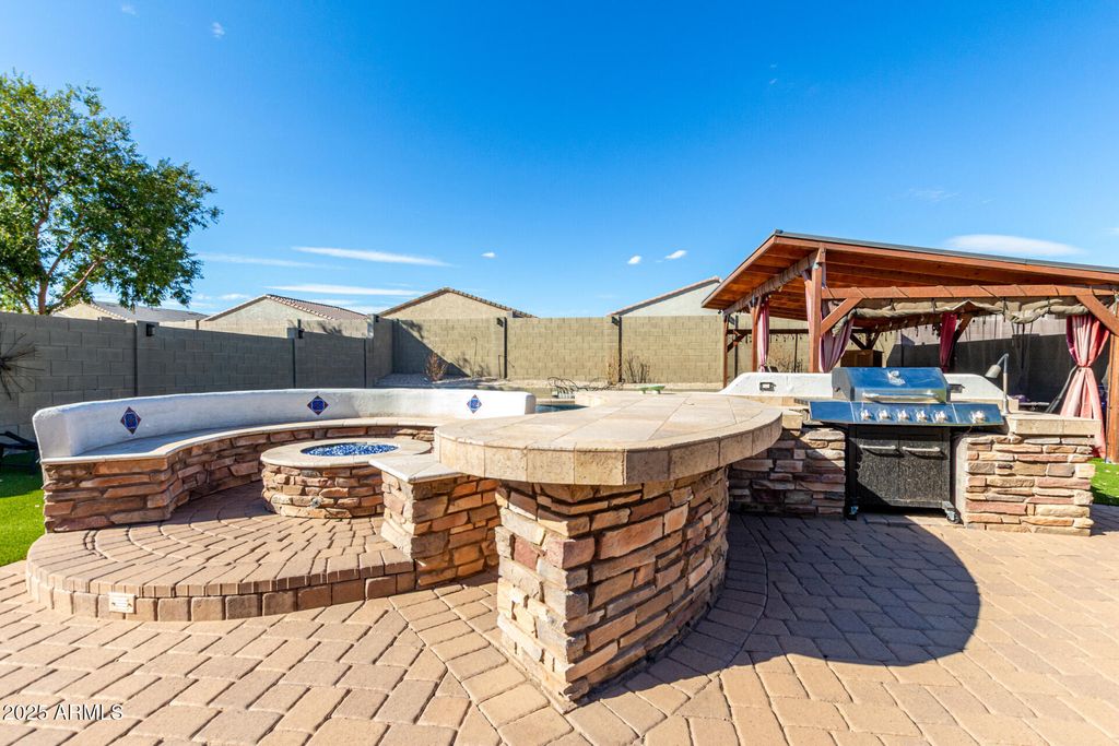 Photo of 18452 E El Amancer, Gold Canyon, AZ 85118 (MLS # 6917361)