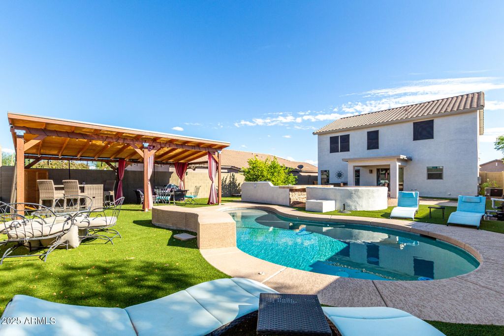 Photo of 18452 E El Amancer, Gold Canyon, AZ 85118 (MLS # 6917361)