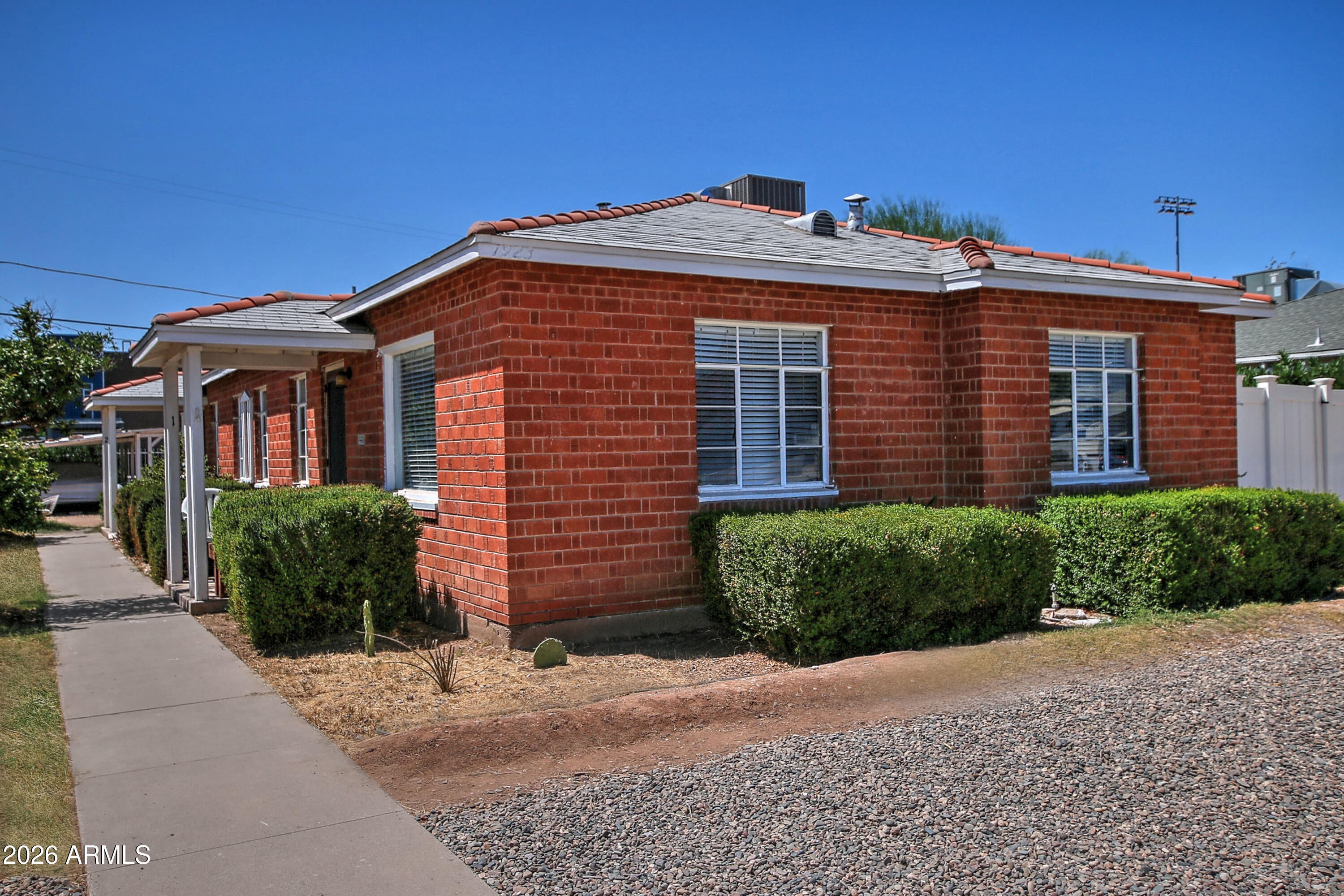 1923 W Earll Drive