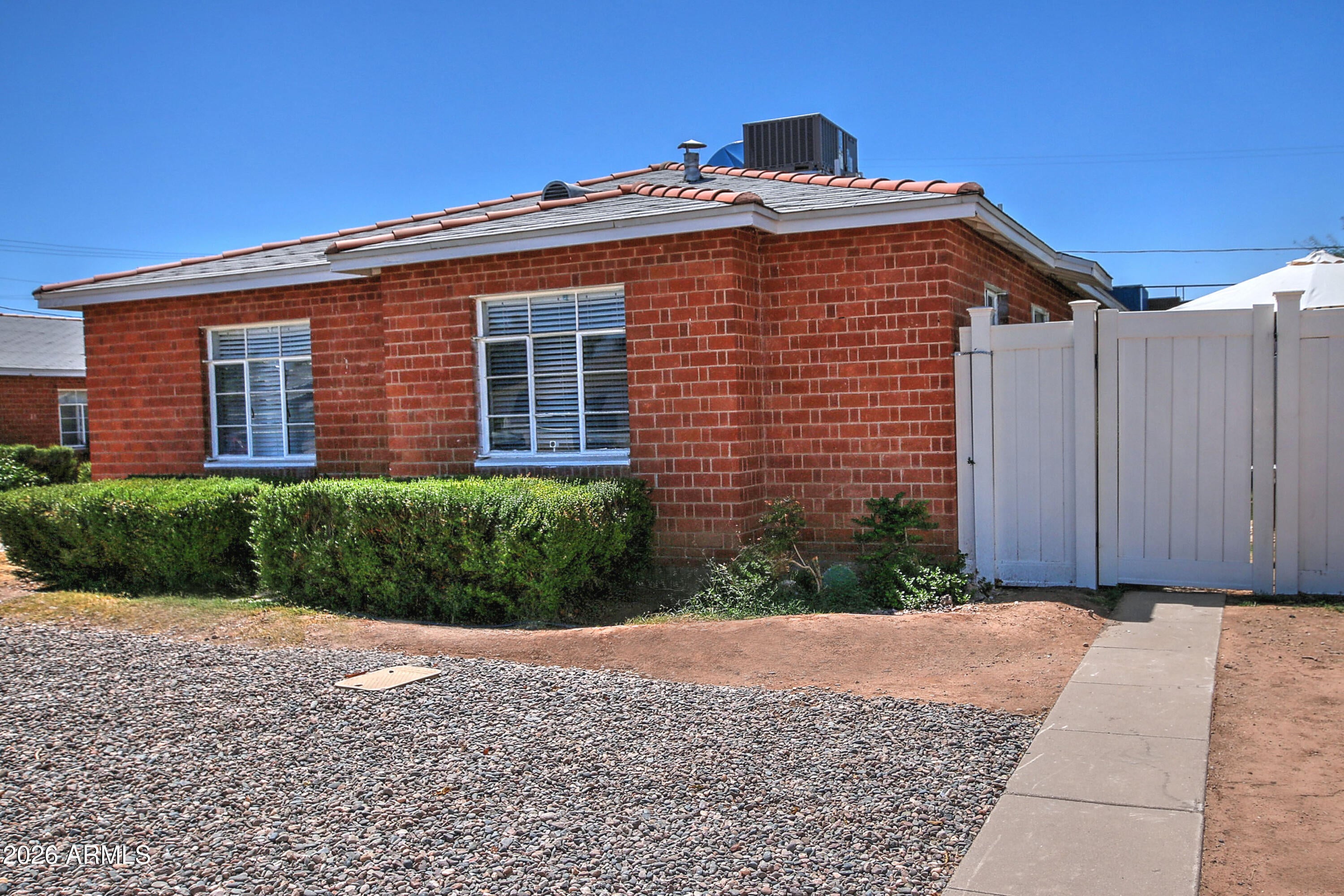 1923 W Earll Drive