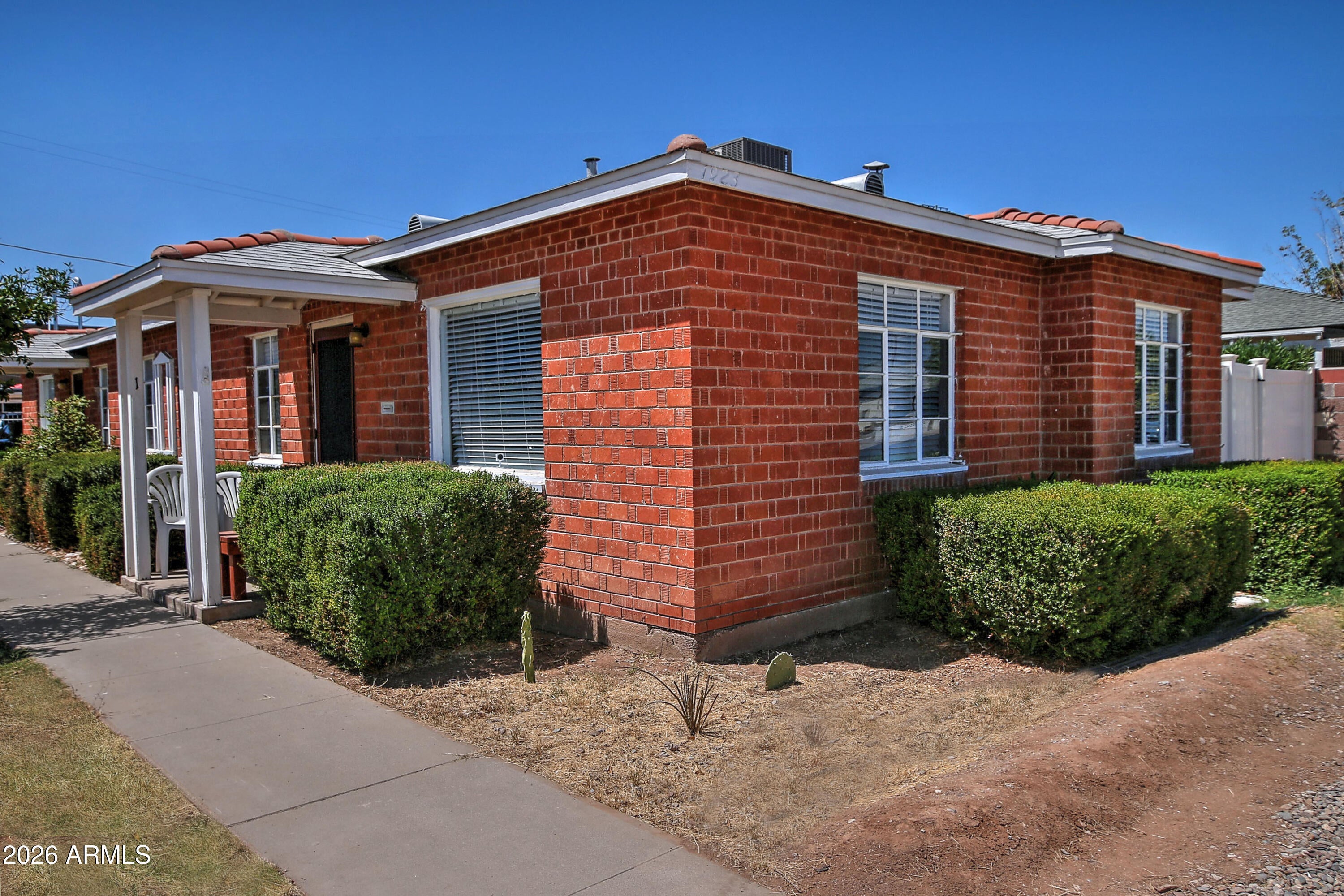 1923 W Earll Drive