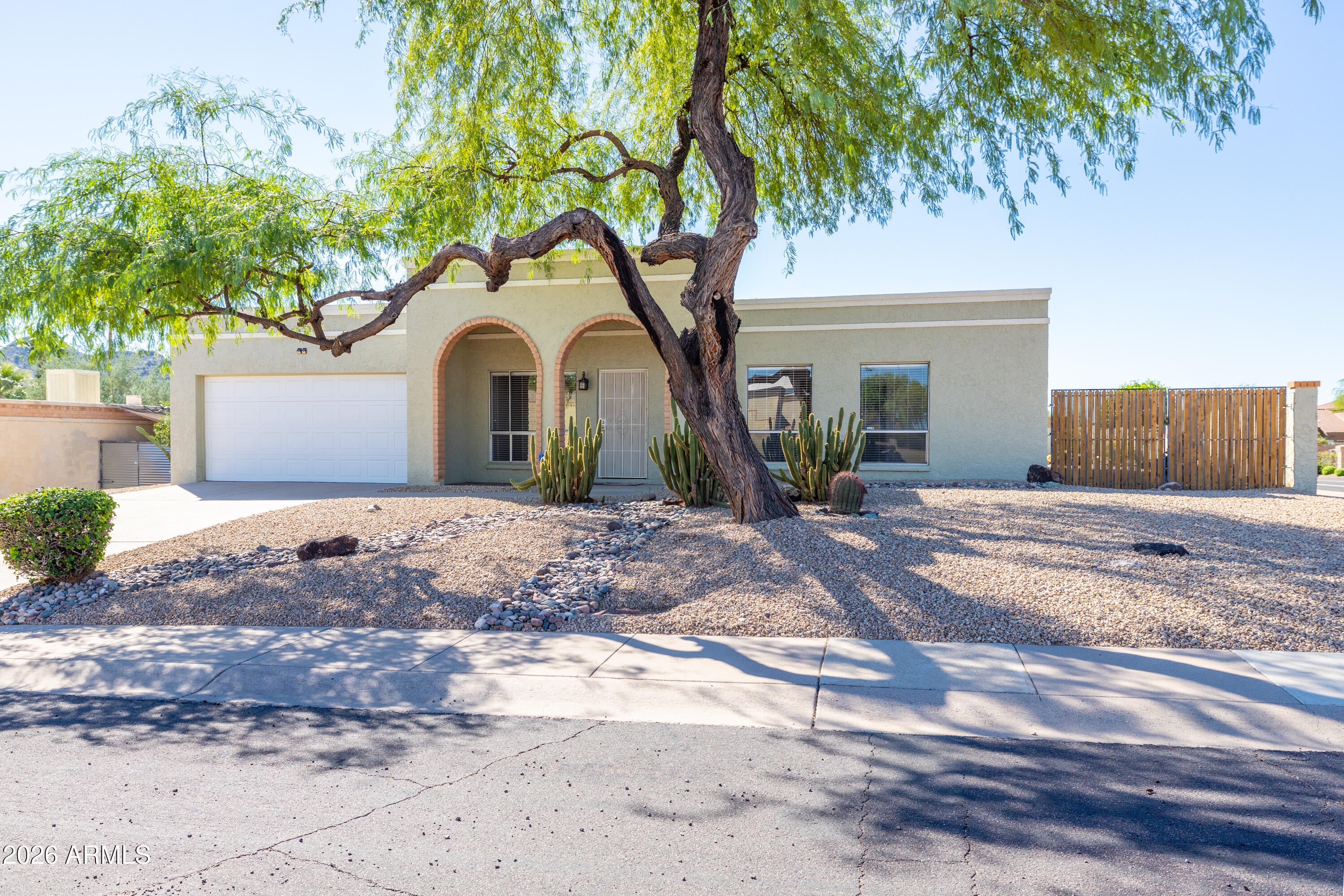 2001 E HILLERY Drive