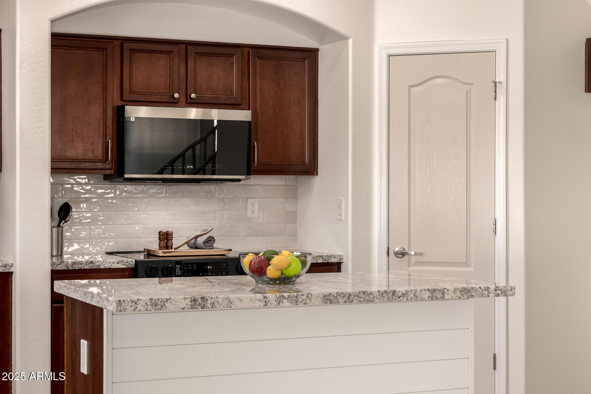 1148 E ANGELINE Avenue