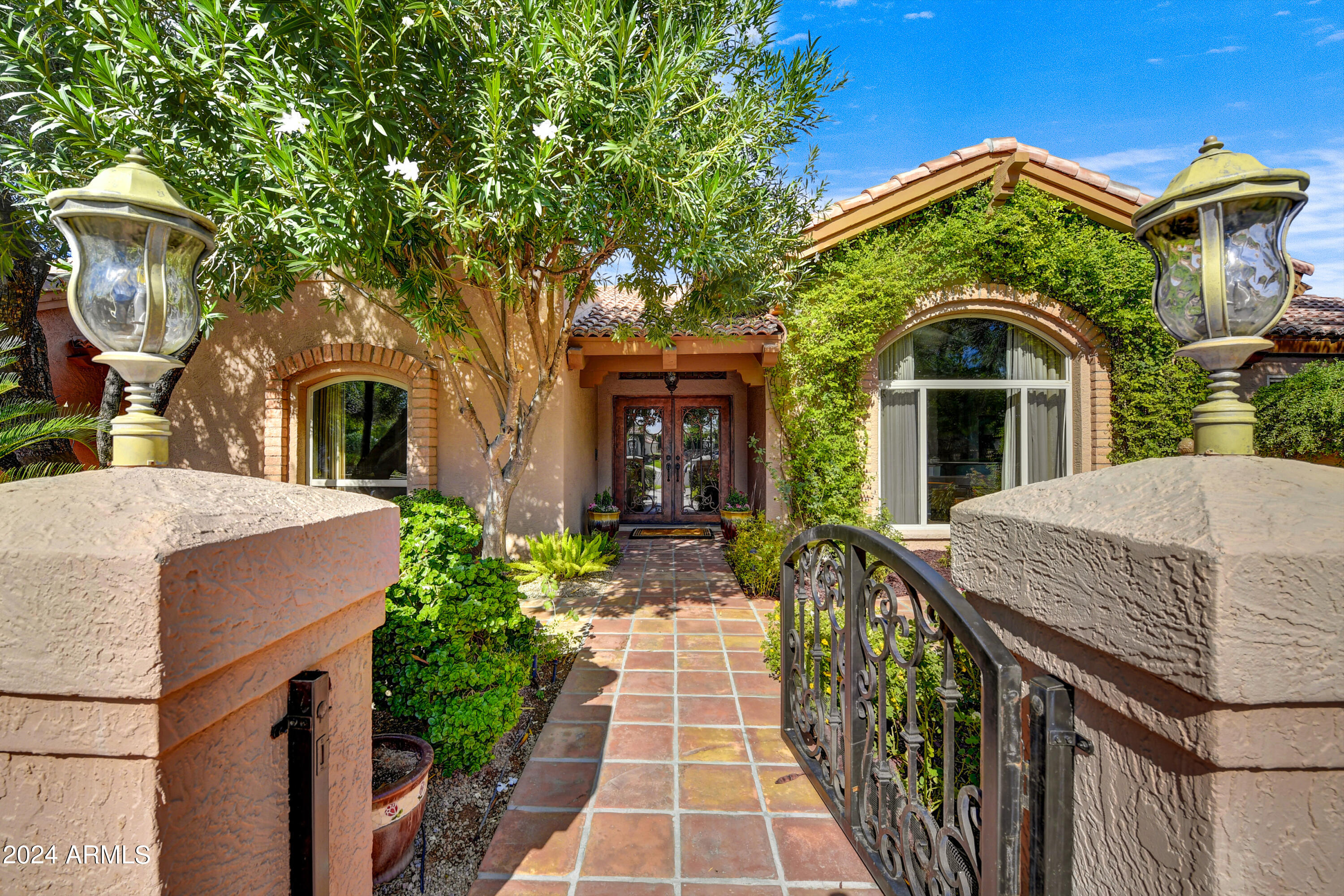 8434 E CHARTER OAK Drive