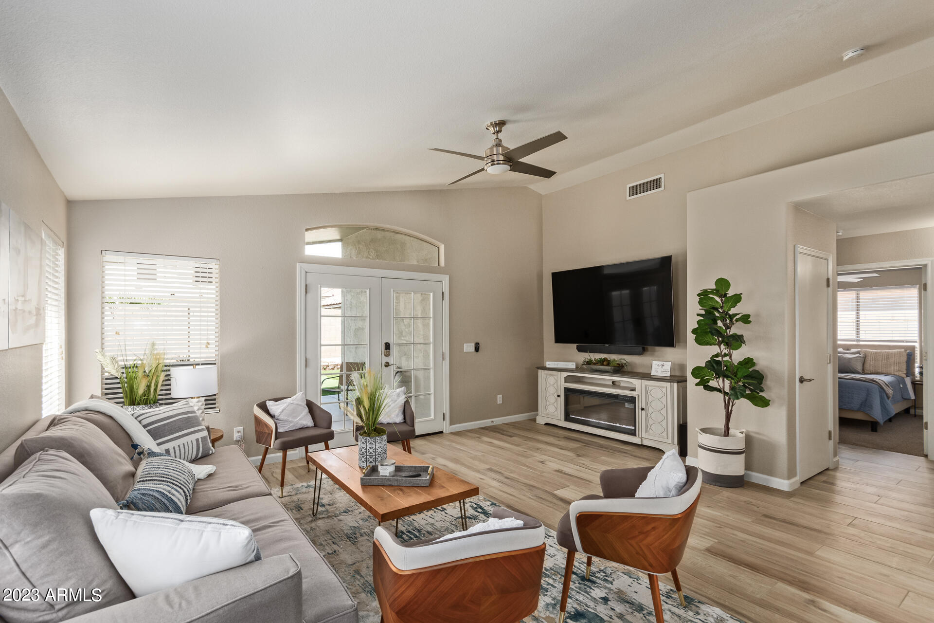 3064 E MILLBRAE Lane