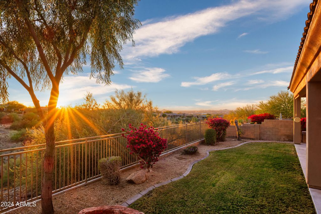 Photo of 11157 E Greenway Road, Scottsdale, AZ 85255 (MLS # 6972436)