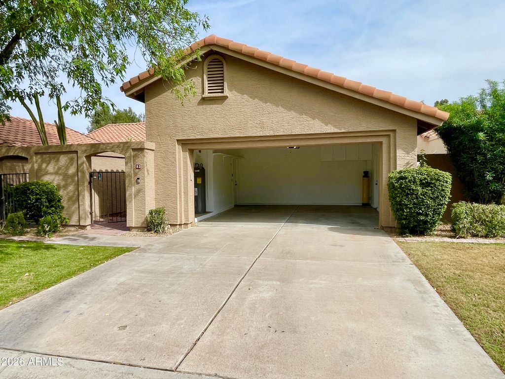 Photo of 82 W Calle De Arcos, Tempe, AZ 85284 (MLS # 6981198)