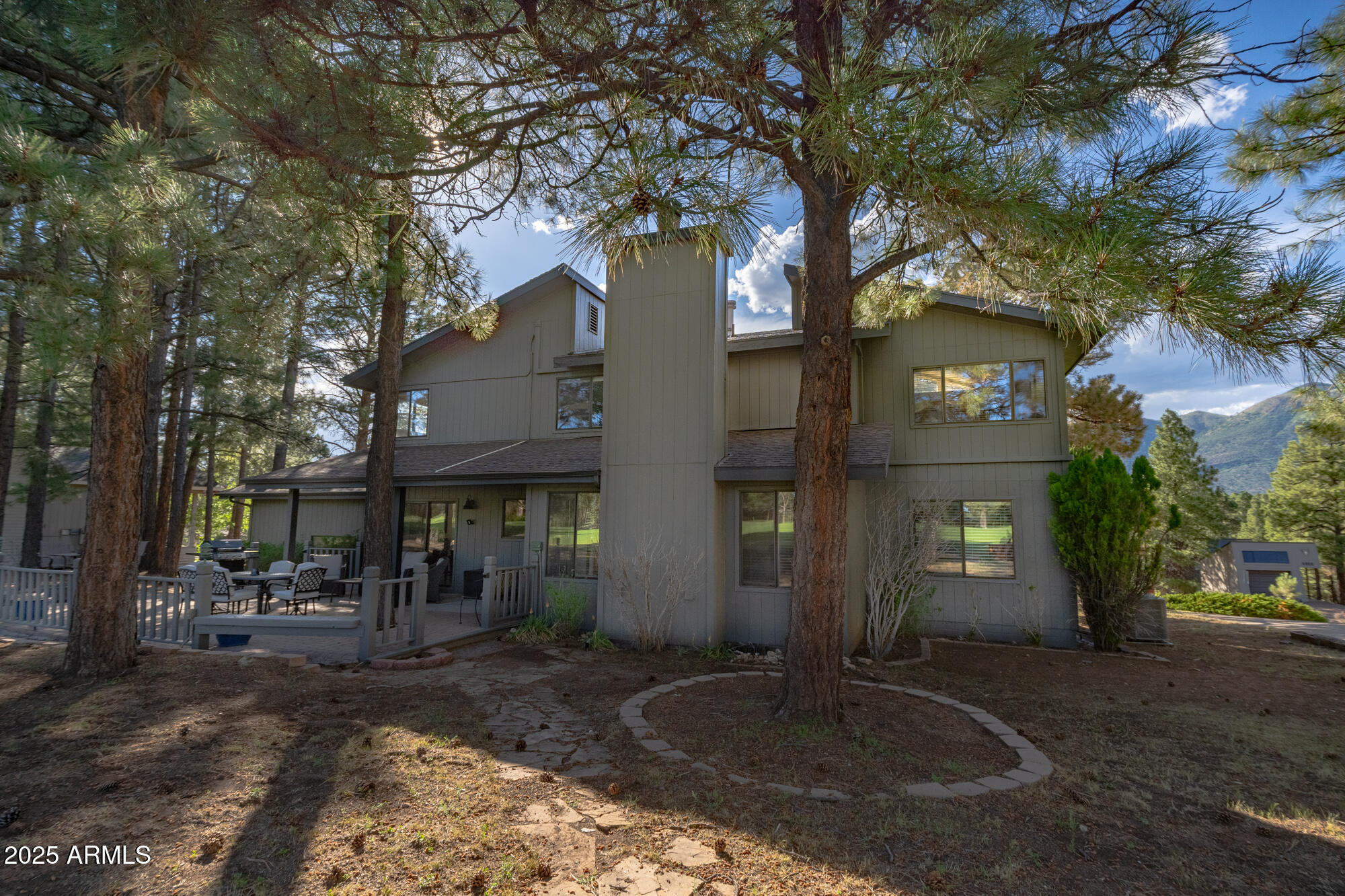 6005 N COUNTRY CLUB Drive