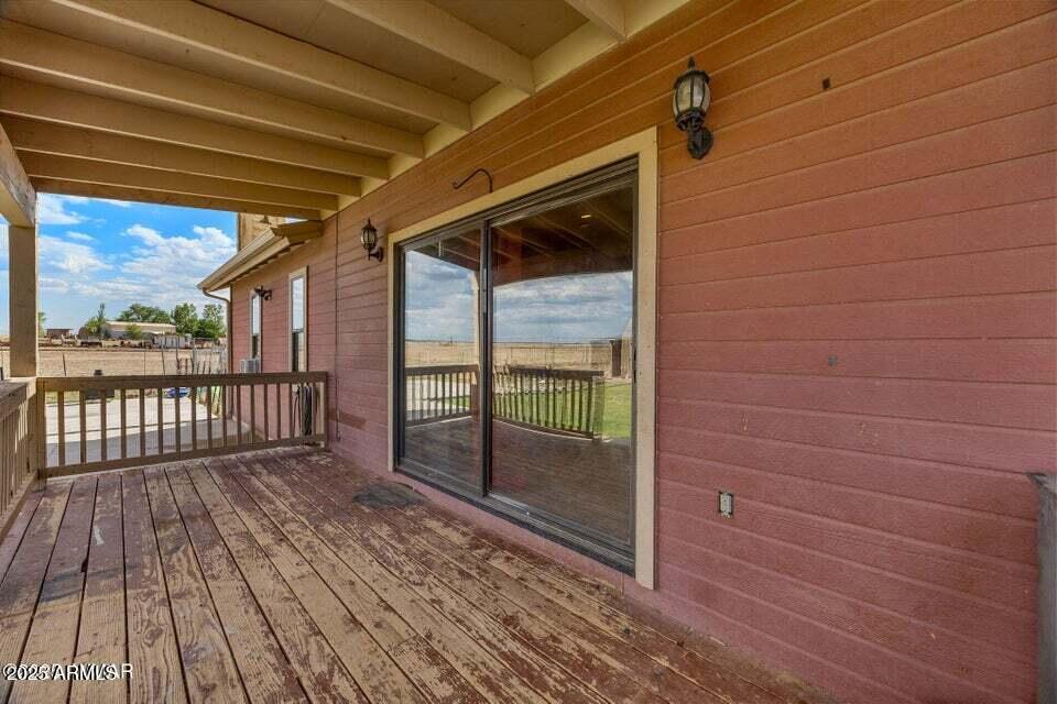 529 S FOOTHILLS Boulevard