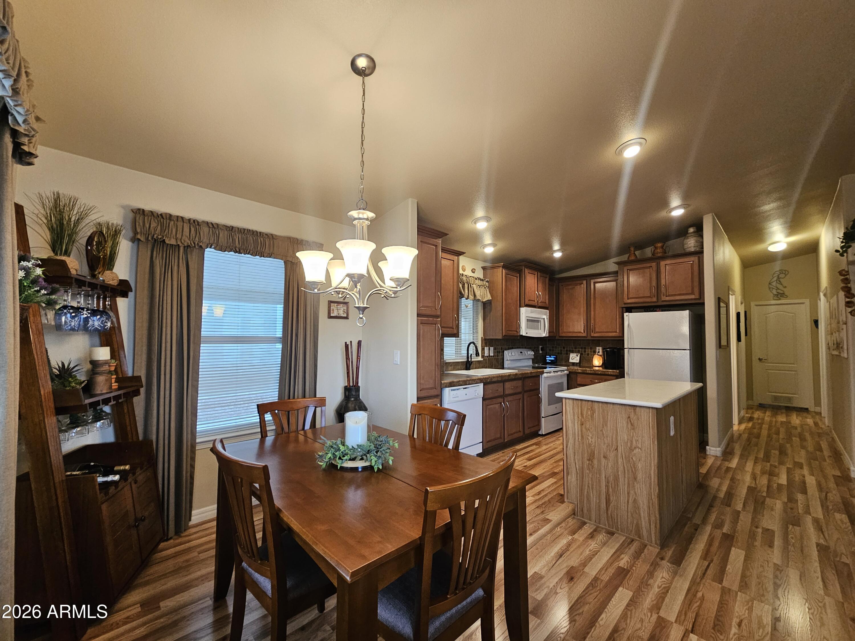 650 N Hawes Road 4411