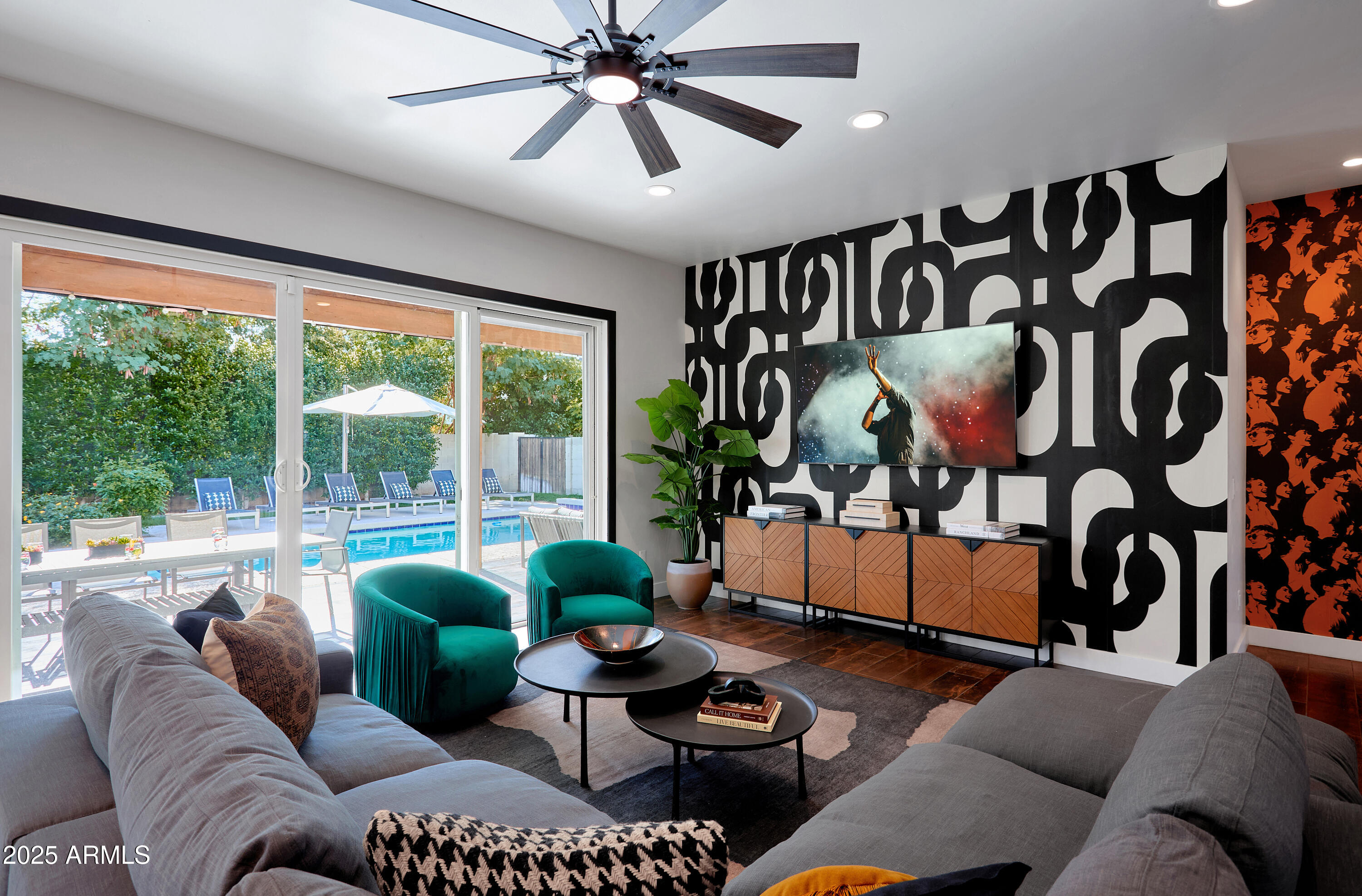 3229 E CAMPBELL Avenue