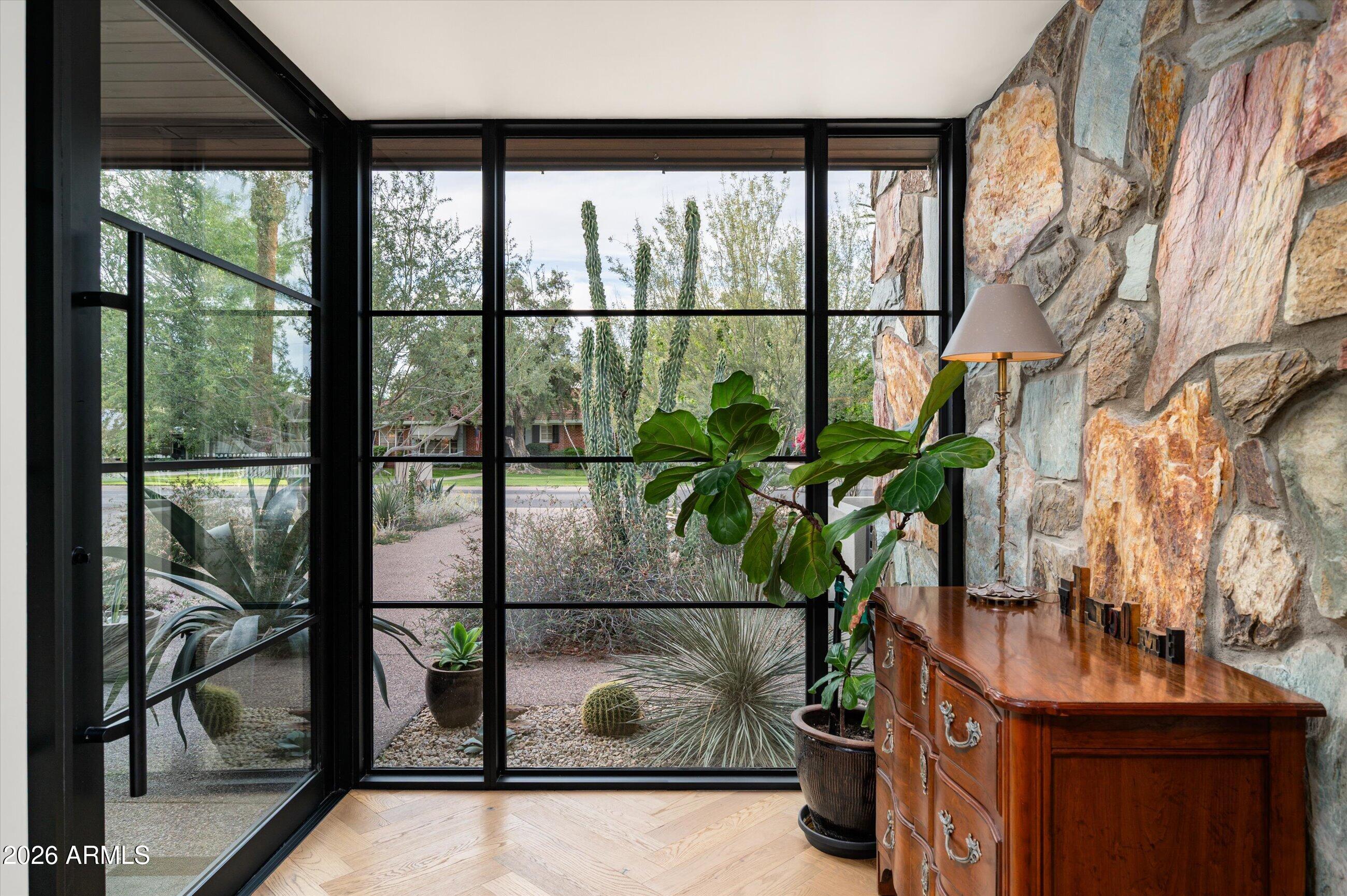 515 W ORANGEWOOD Avenue