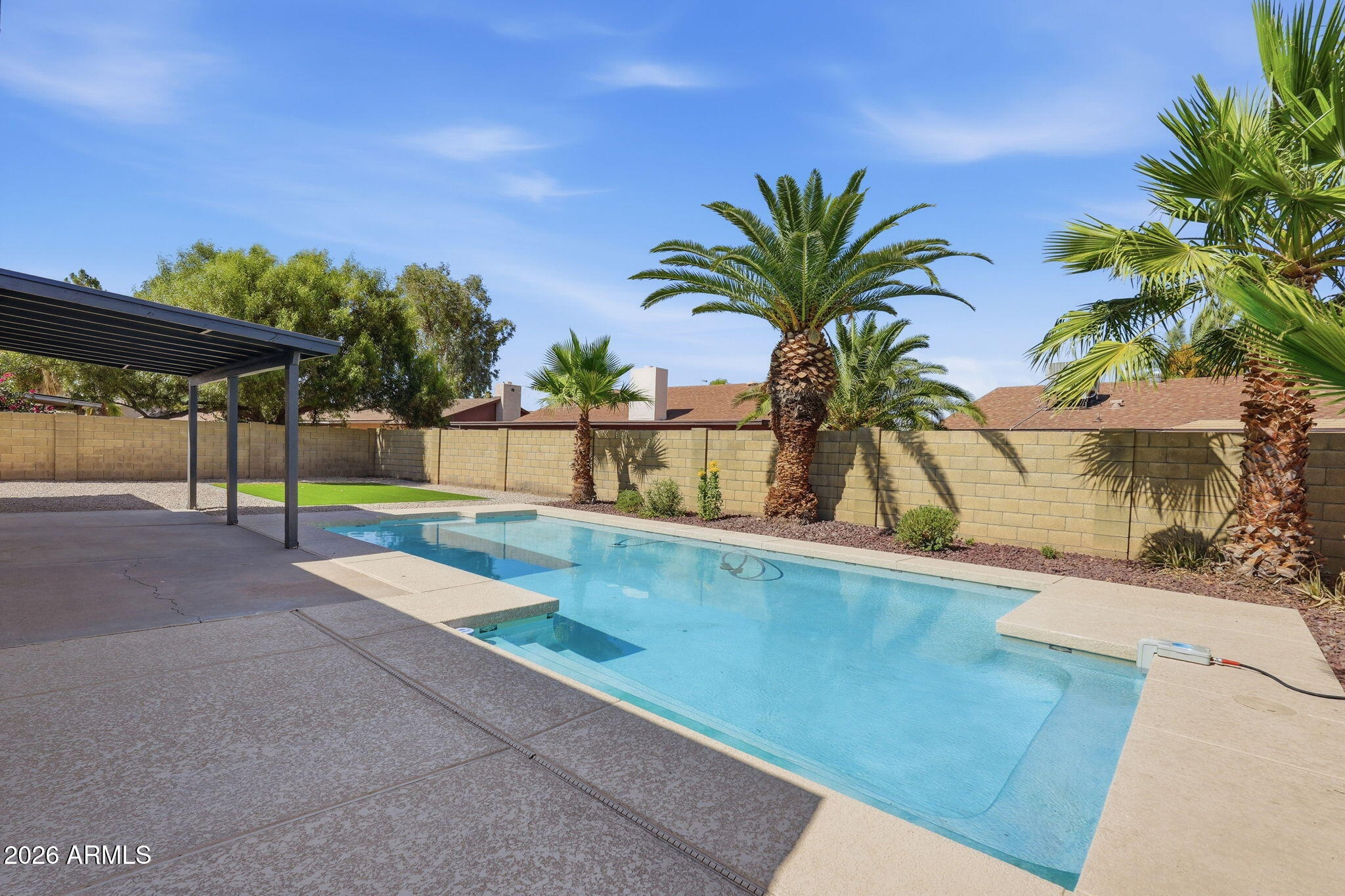 3205 N WOODBURNE Drive