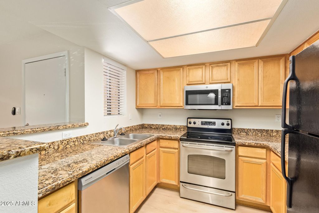 Photo of 5757 W Eugie Avenue #1040, Glendale, AZ 85304 (MLS # 6926494)