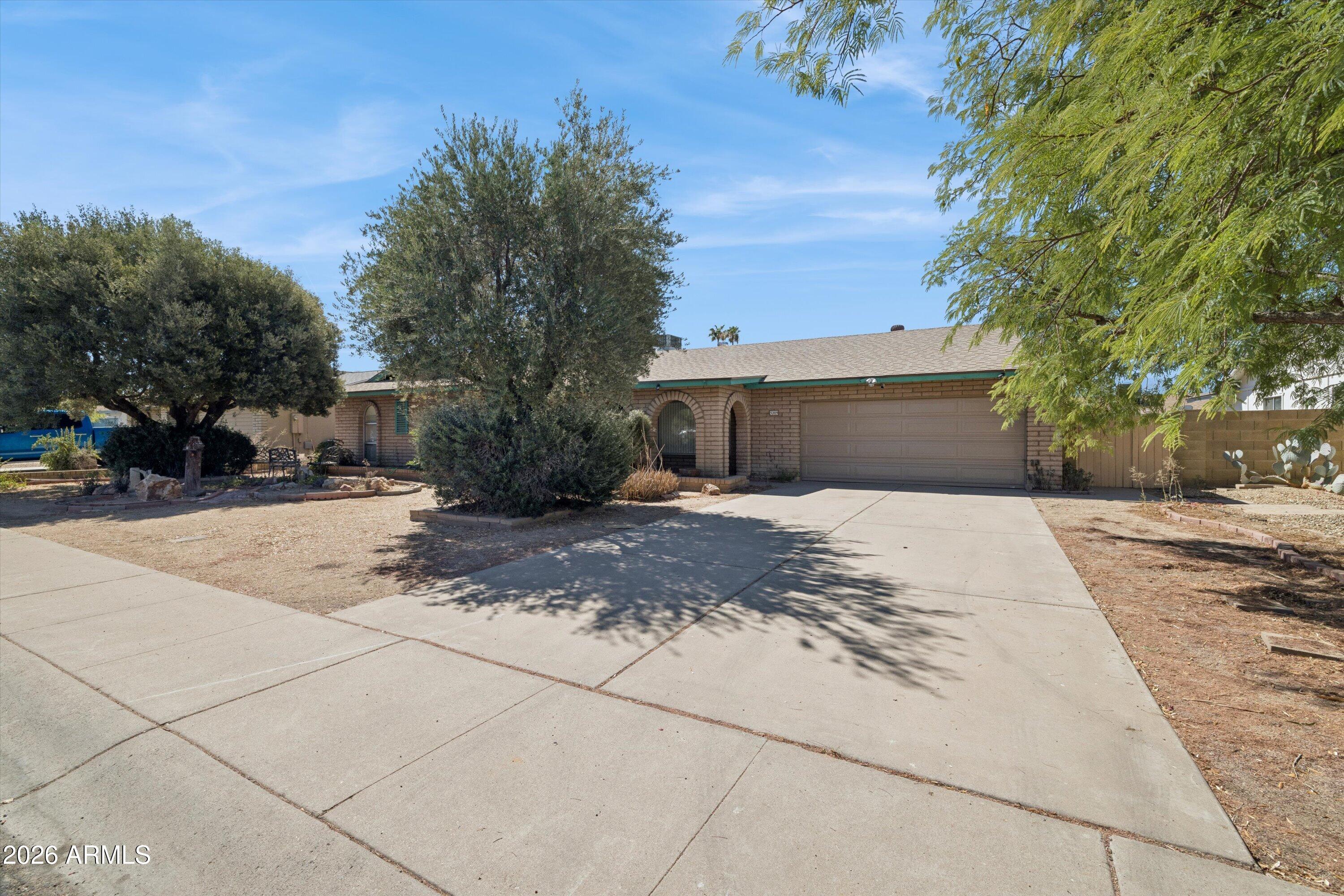 5209 W LAS PALMARITAS Drive