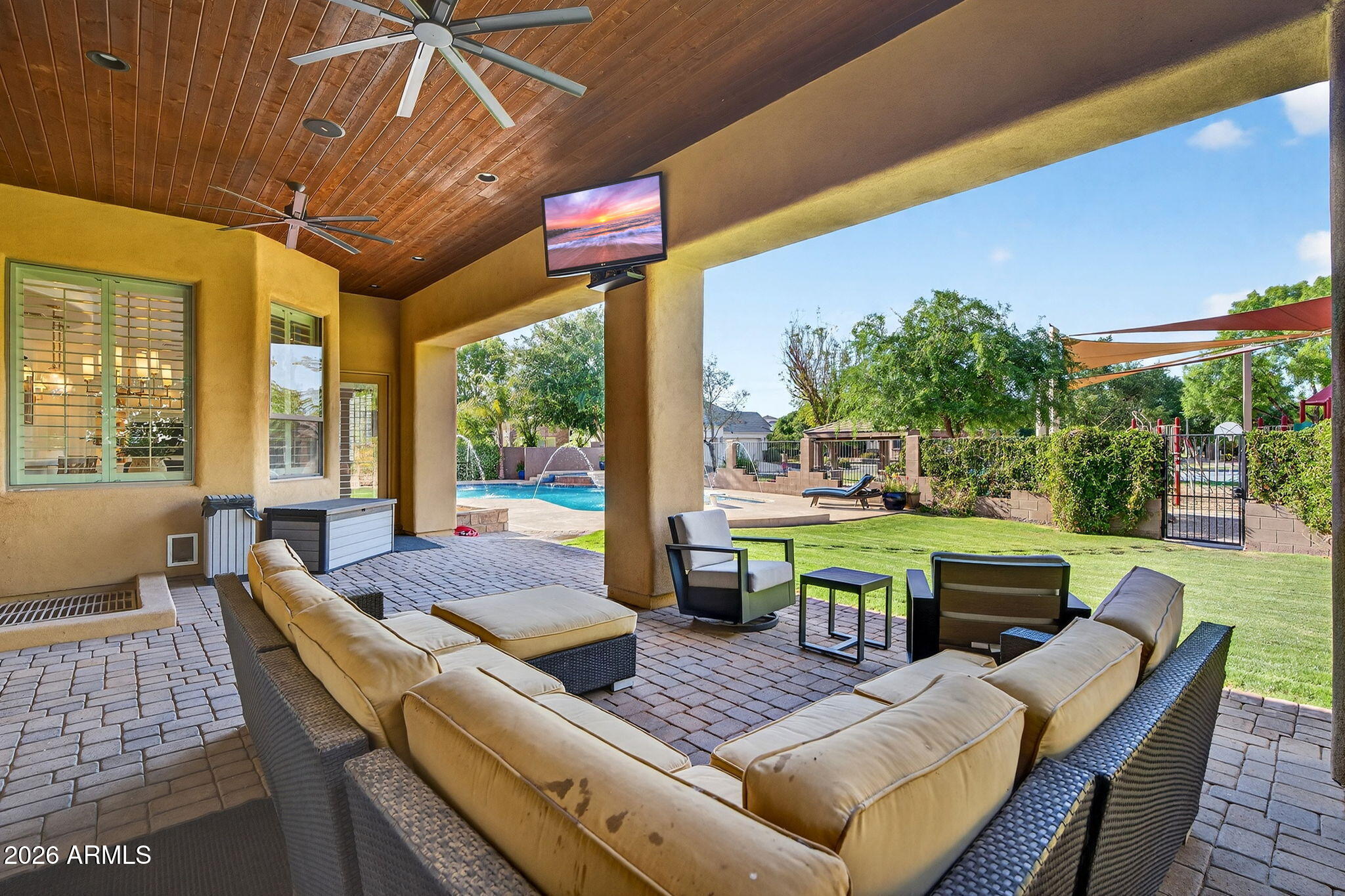 WHITEWING AT HIGLEY - Residential
