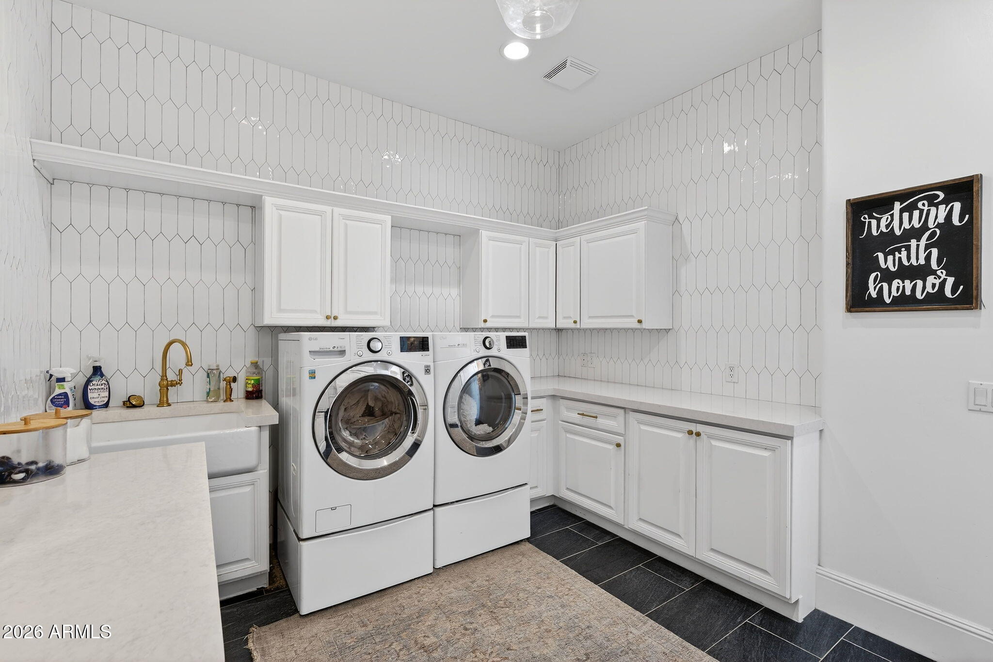 WHITEWING AT HIGLEY - Residential