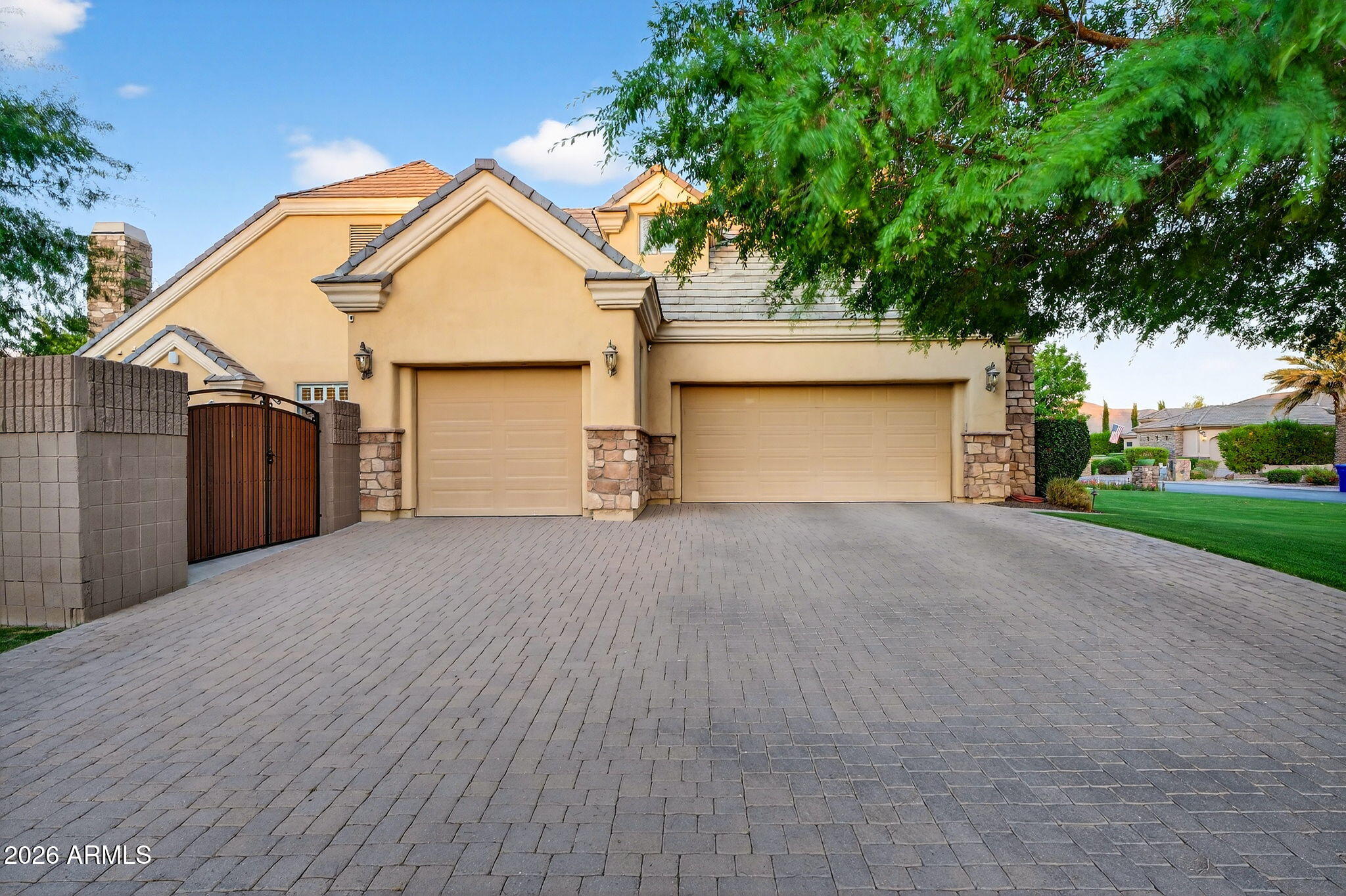 WHITEWING AT HIGLEY - Residential
