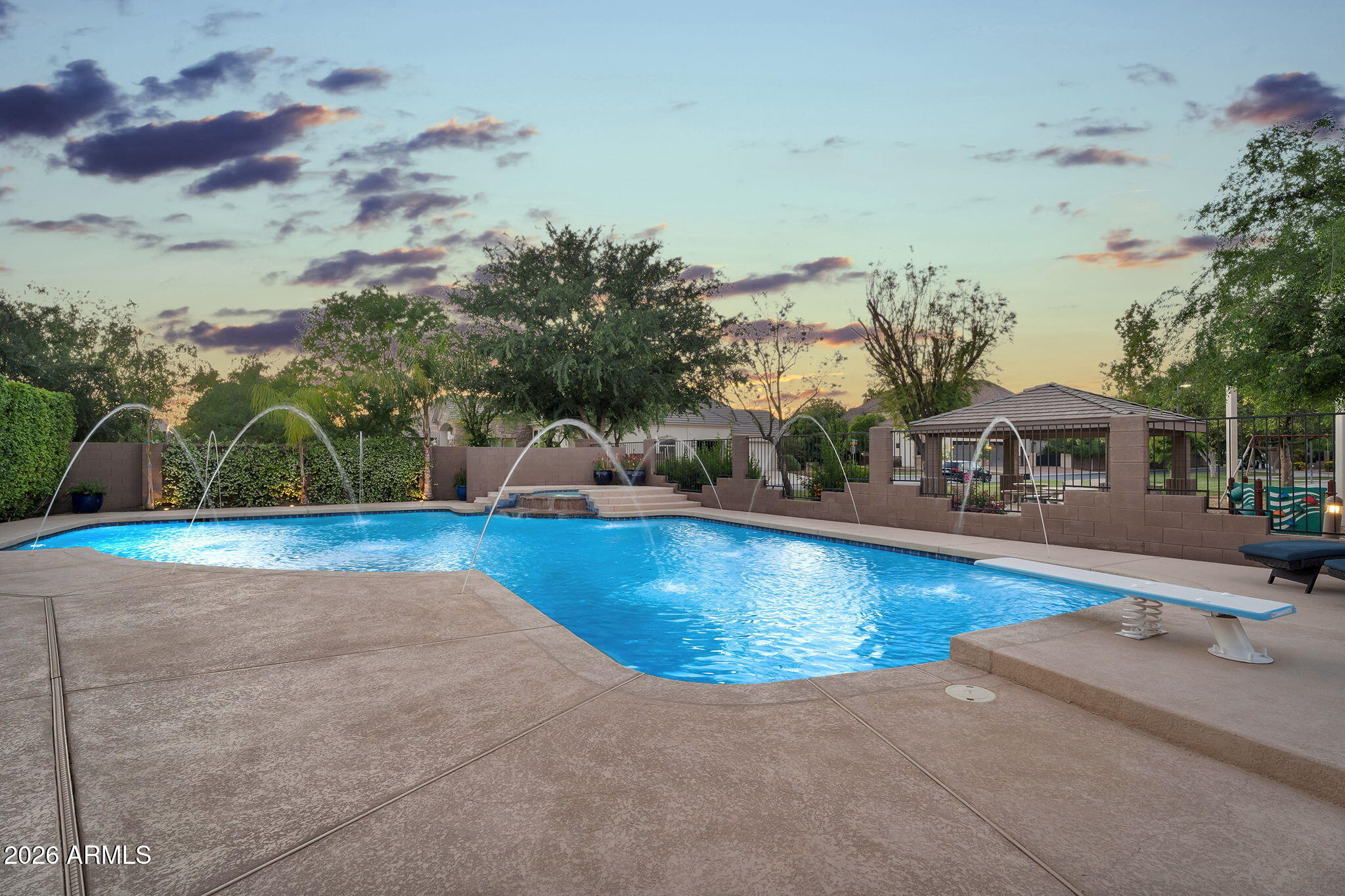 WHITEWING AT HIGLEY - Residential