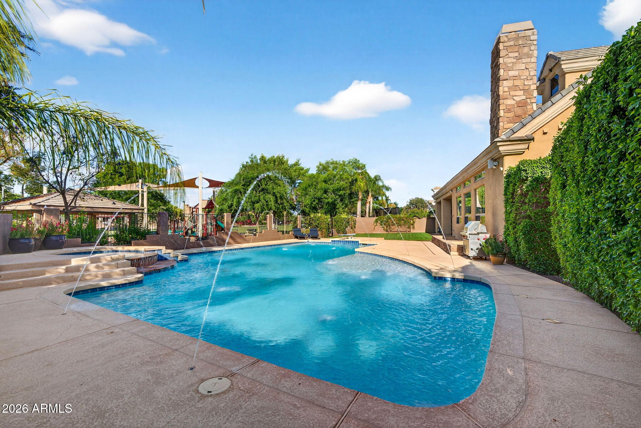 WHITEWING AT HIGLEY - Residential