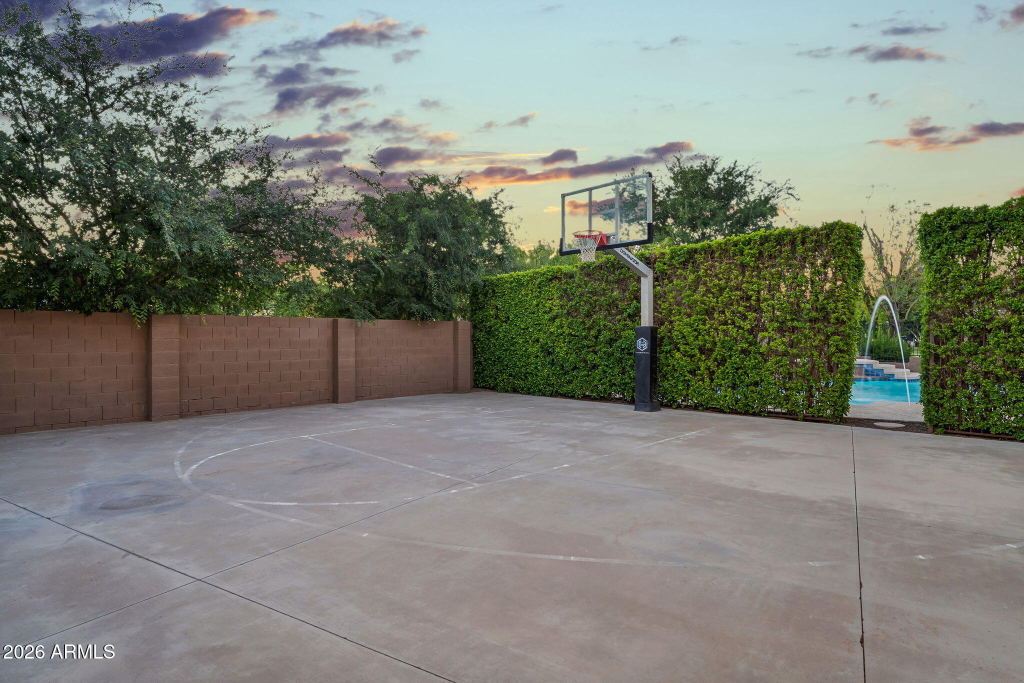 WHITEWING AT HIGLEY - Residential