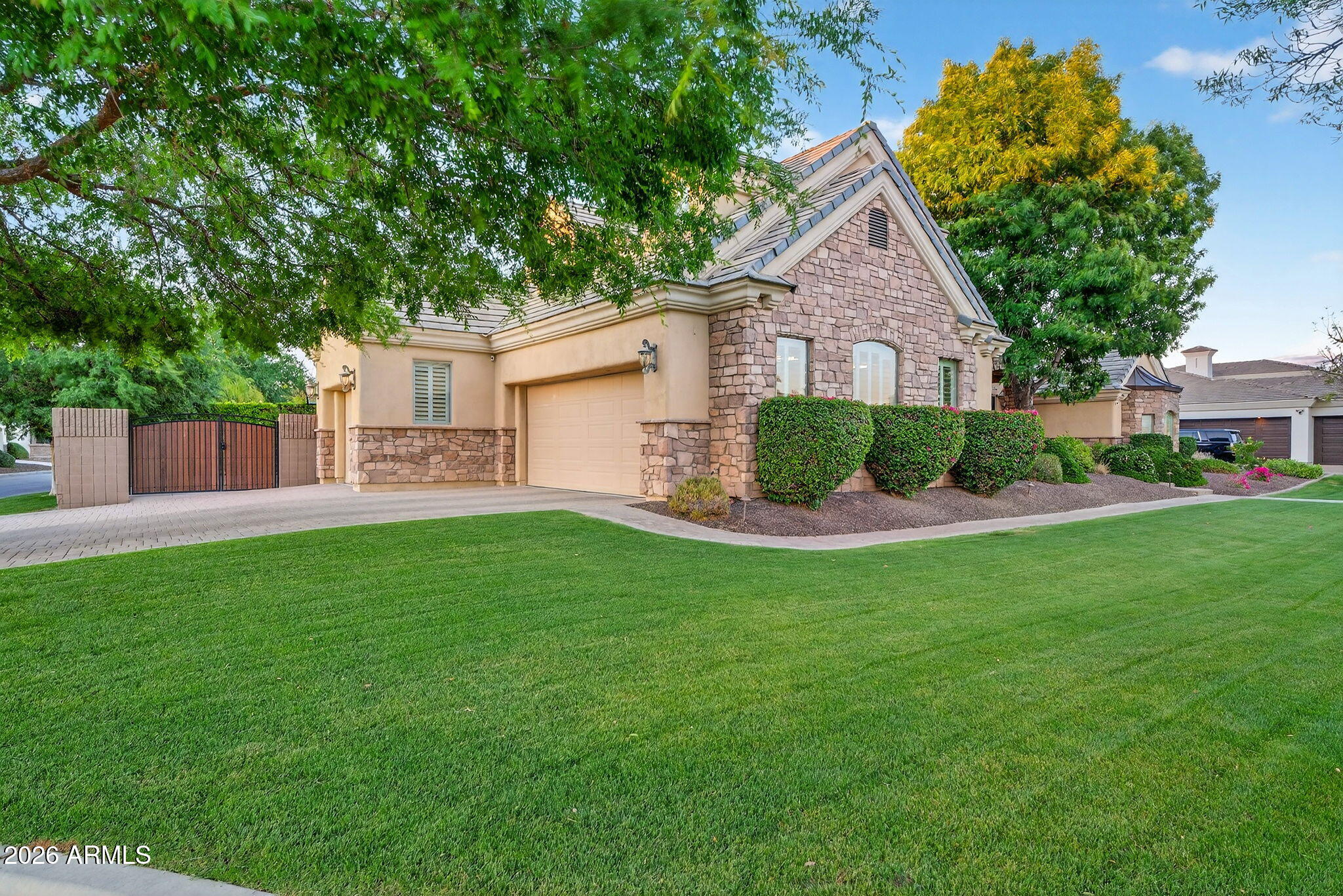 WHITEWING AT HIGLEY - Residential