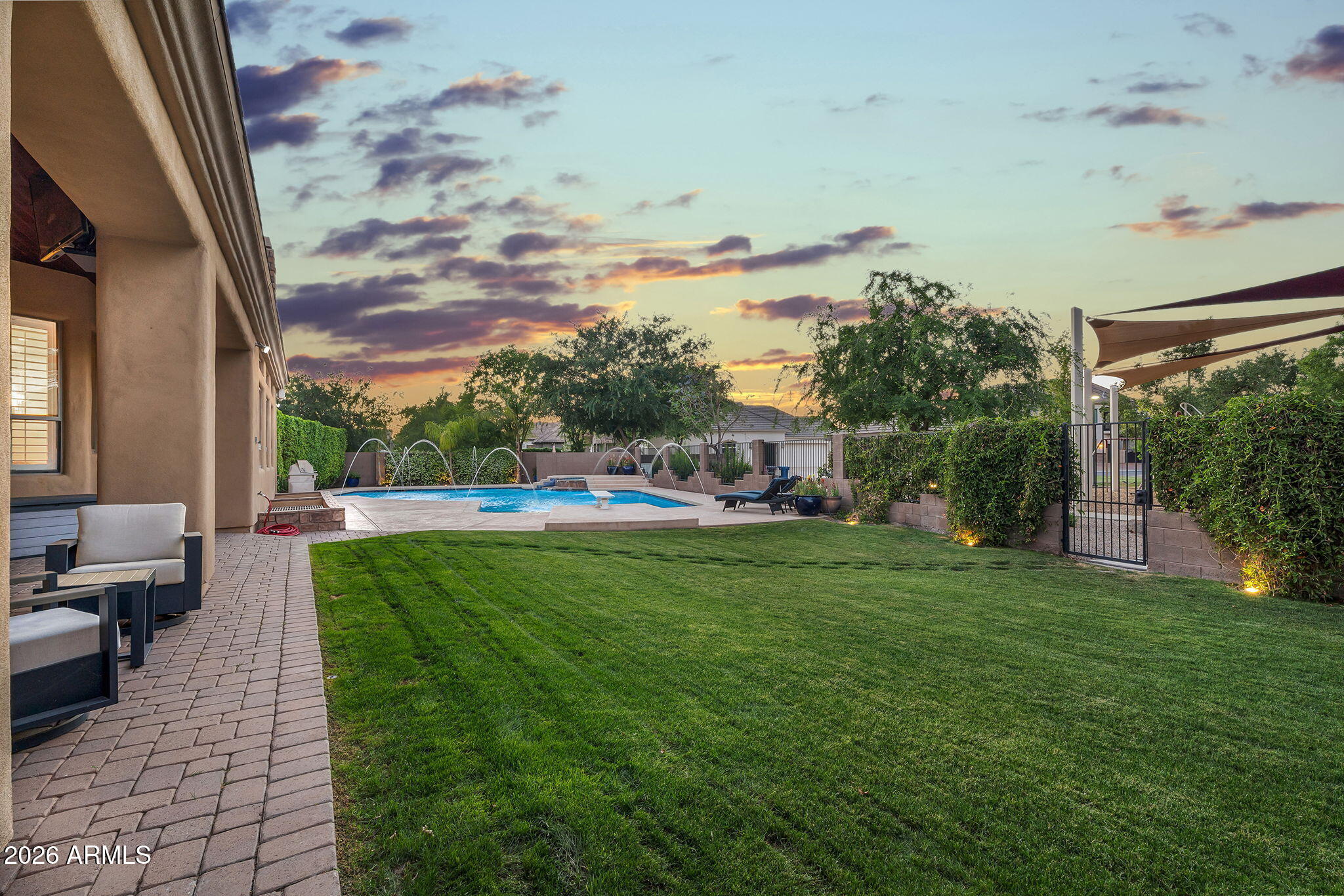 WHITEWING AT HIGLEY - Residential