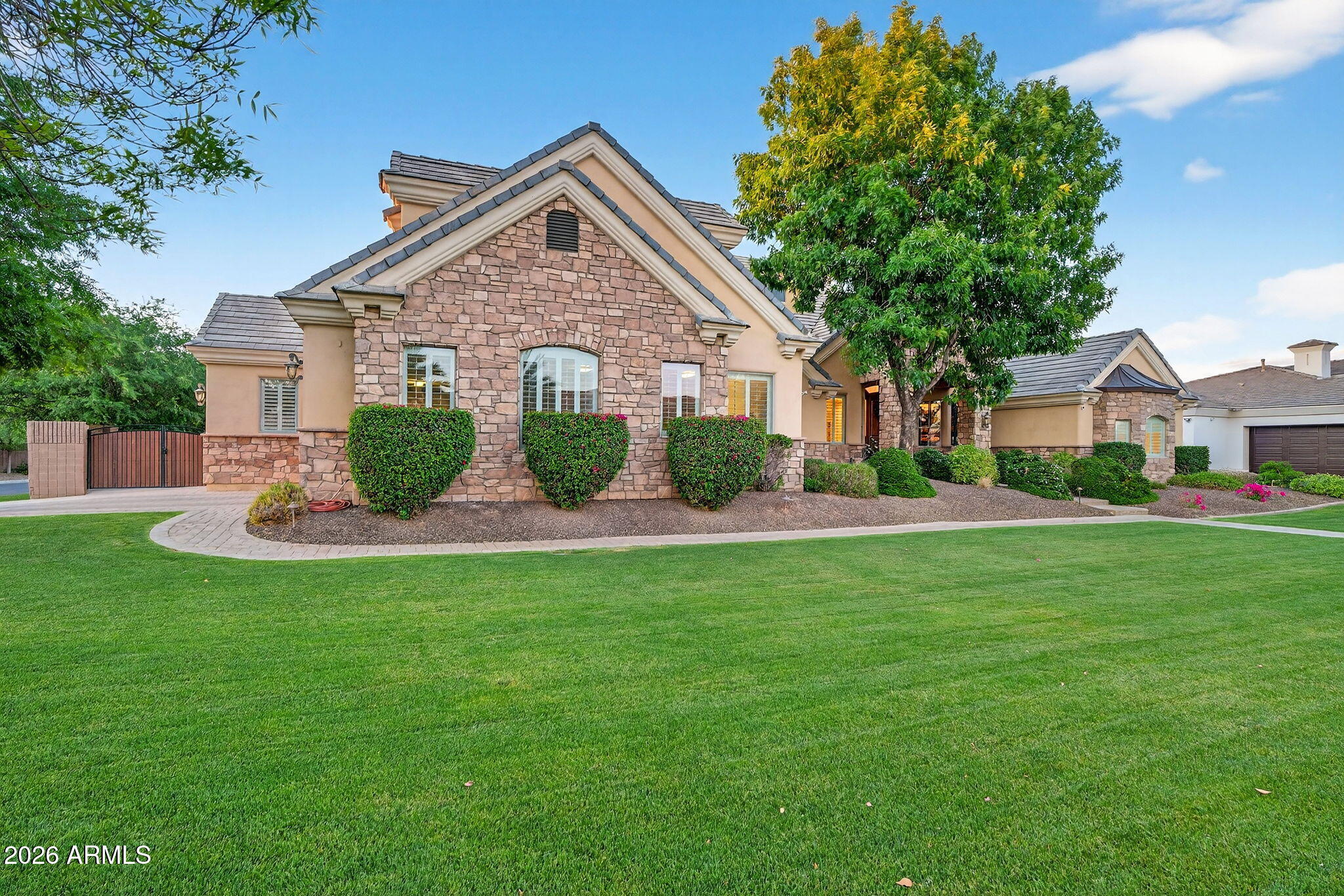WHITEWING AT HIGLEY - Residential