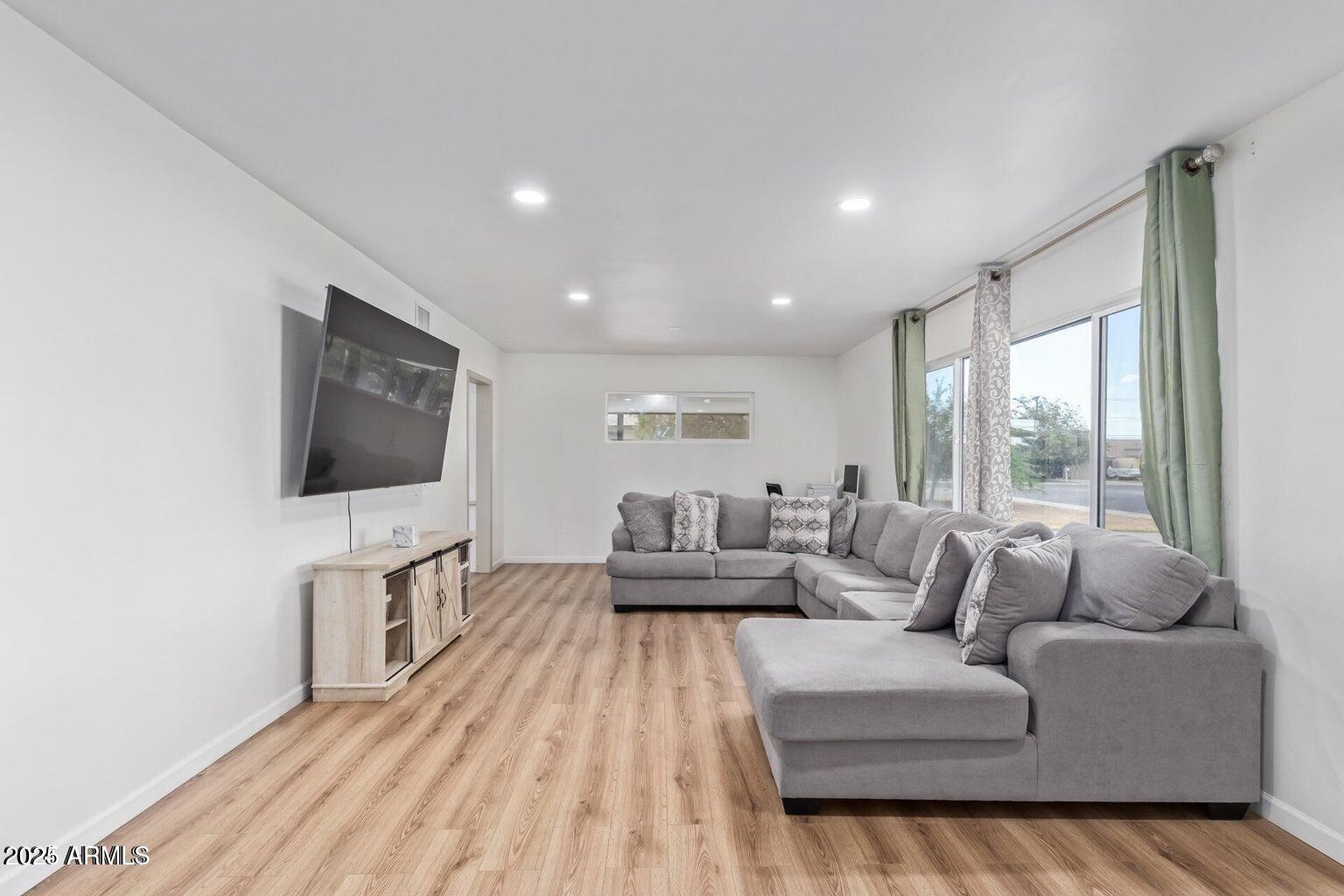 Search Homes 2 2425 W SHADY GLEN Avenue