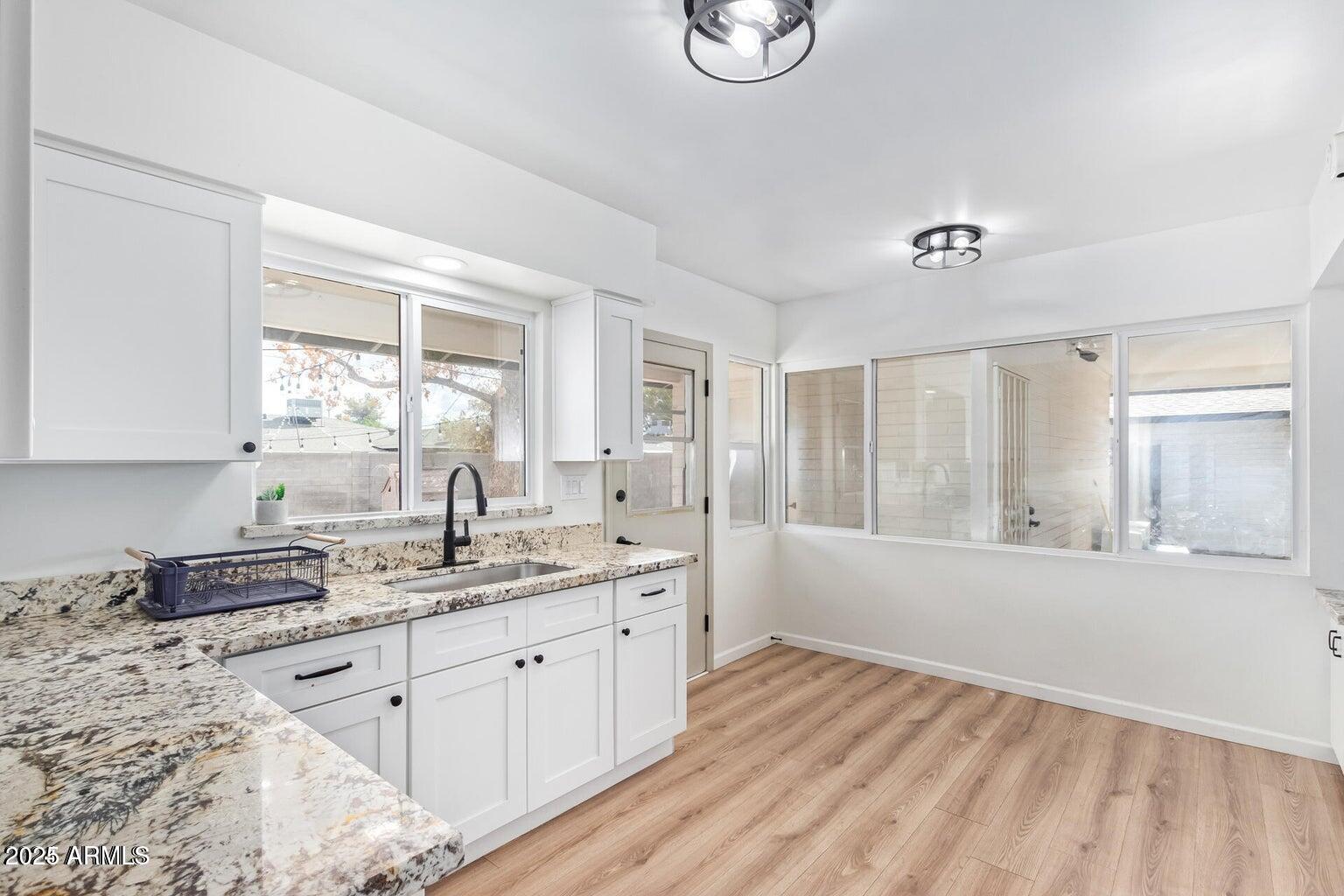 Search Homes 4 2425 W SHADY GLEN Avenue