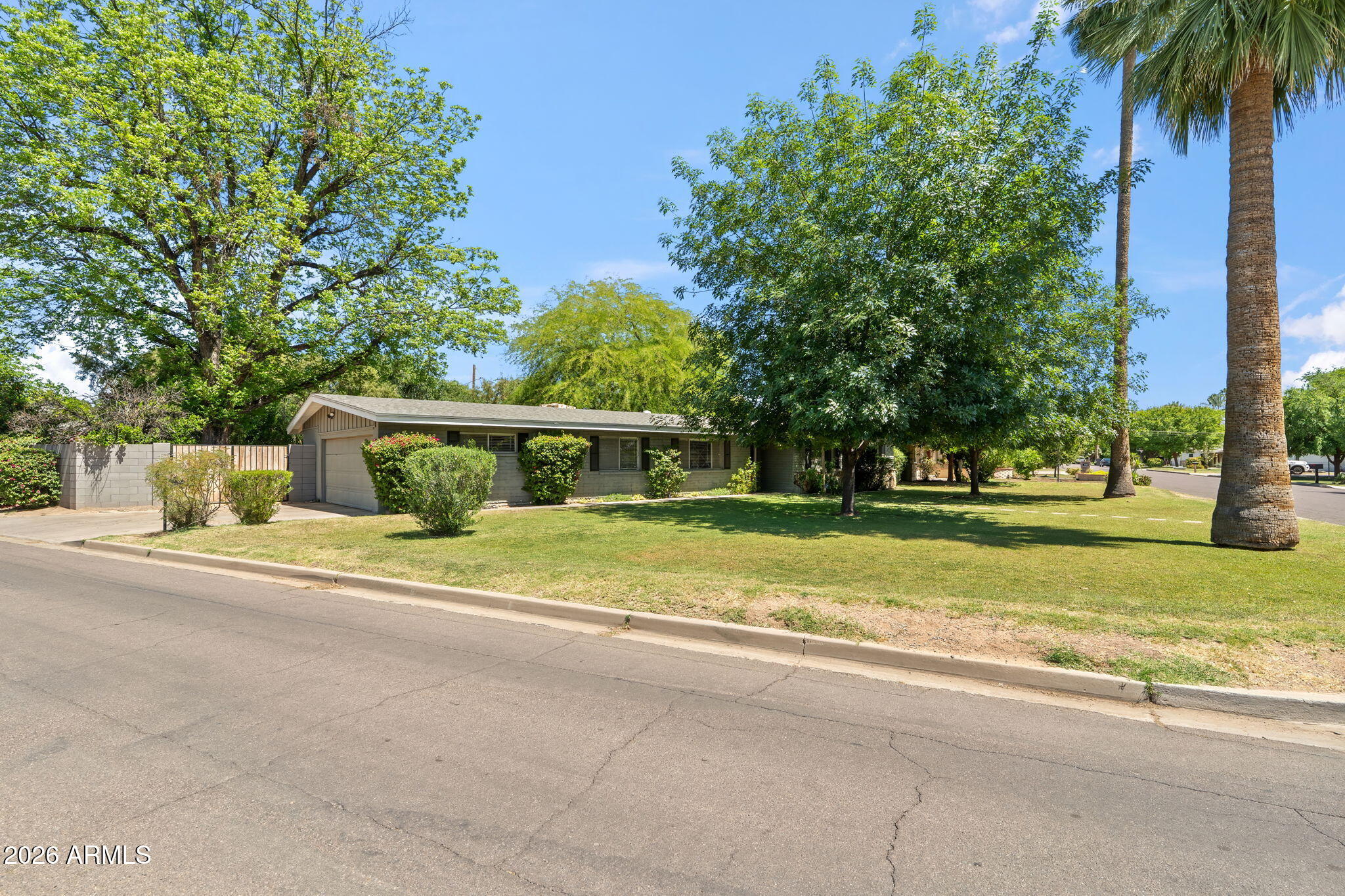 1022 W Las Palmaritas Drive