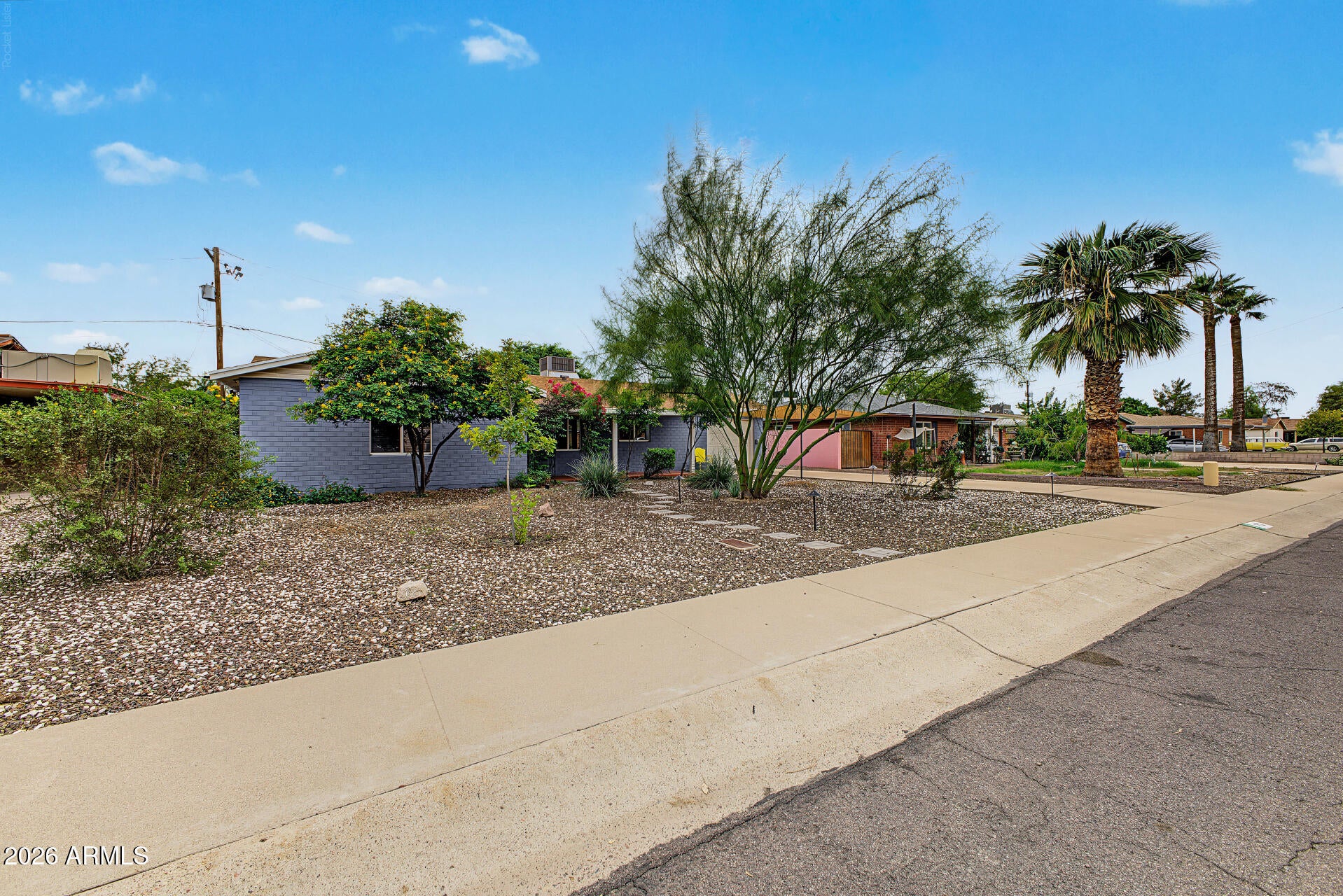 1713 W MACKENZIE Drive