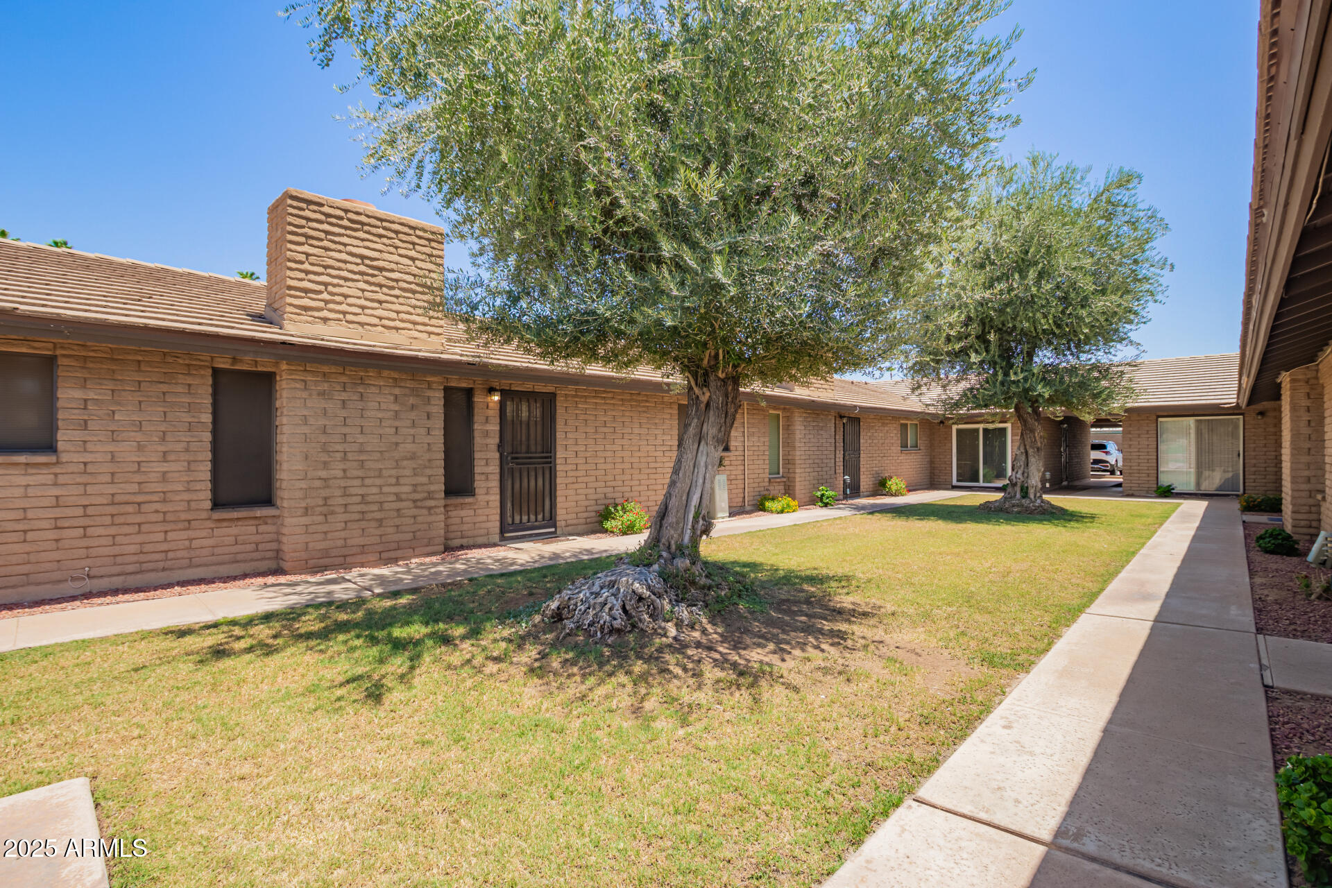 2015 E SOUTHERN Avenue 16